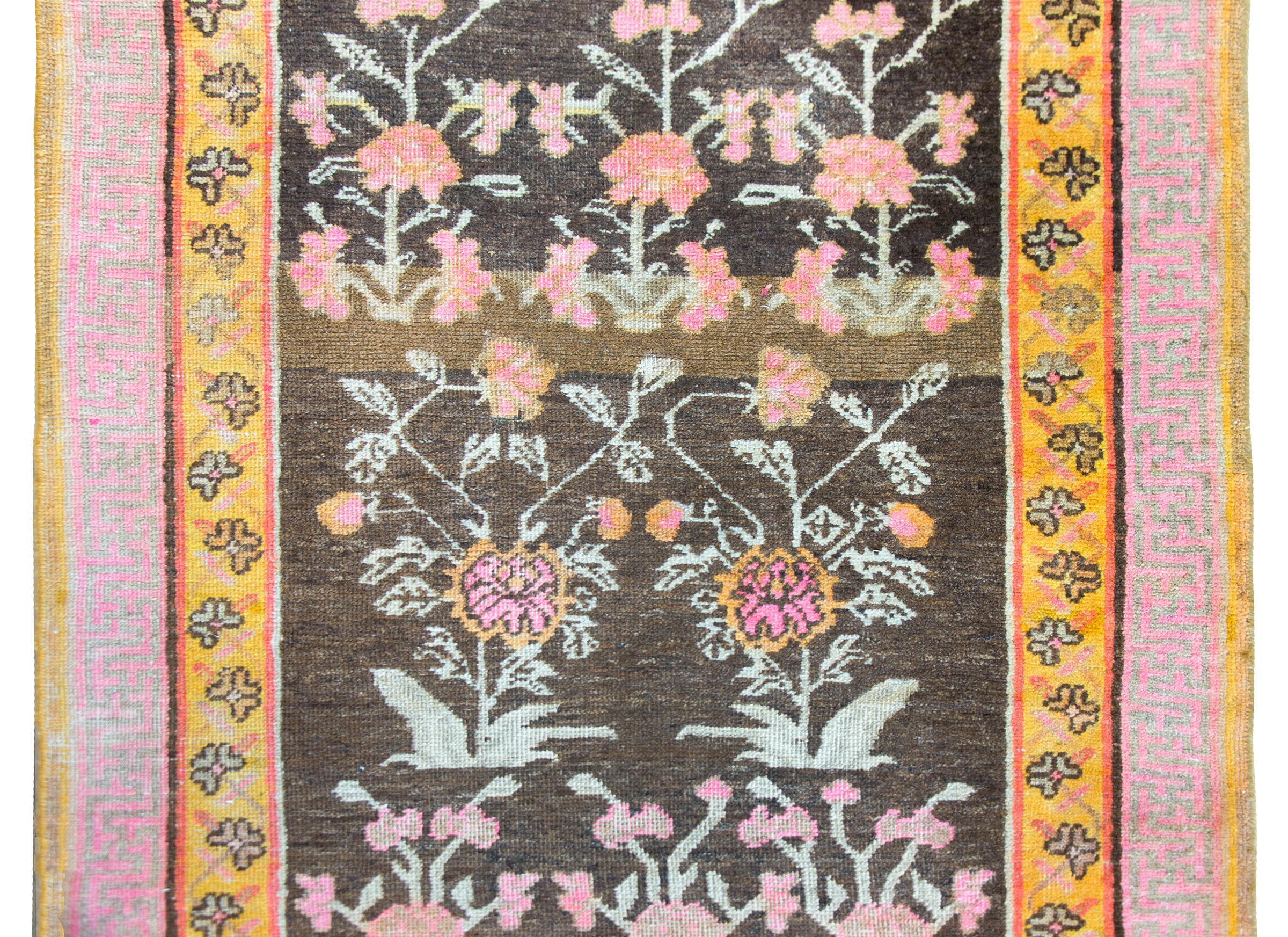Zentralasiatischer Khotan-Teppich aus dem frühen 20. im Angebot 2