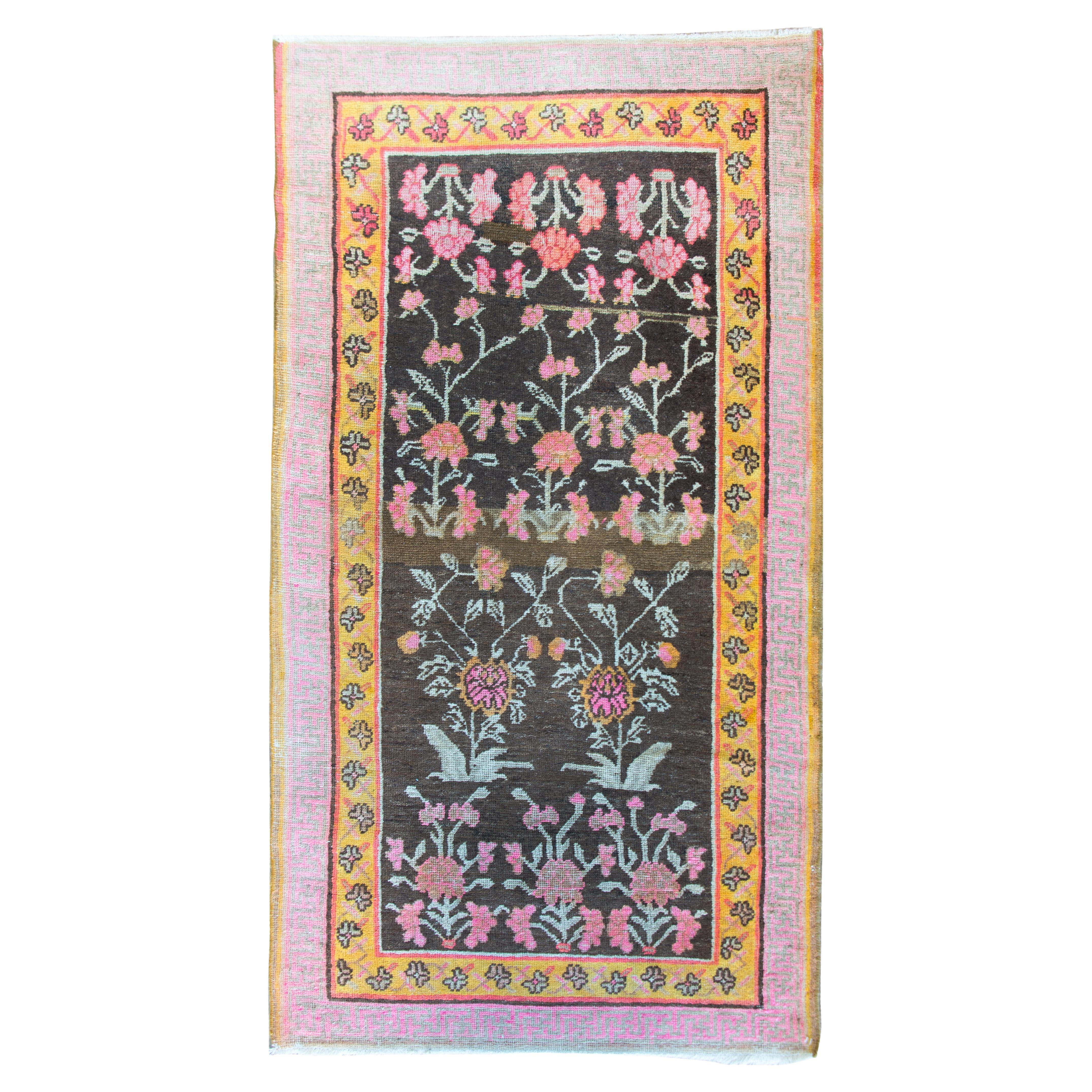 Zentralasiatischer Khotan-Teppich aus dem frühen 20. im Angebot