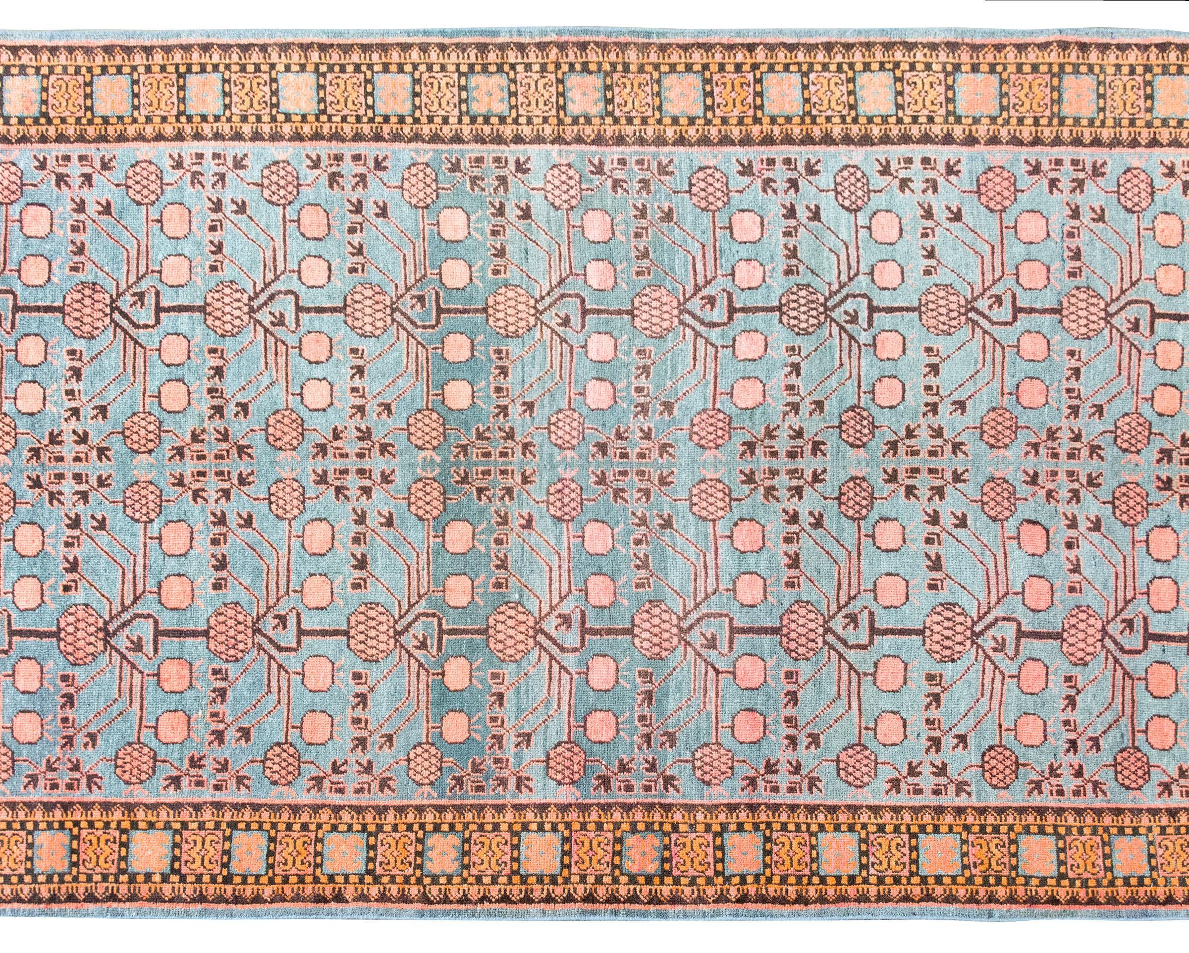 Khotan Tapis Kohtan d'Asie centrale du début du 20e siècle en vente