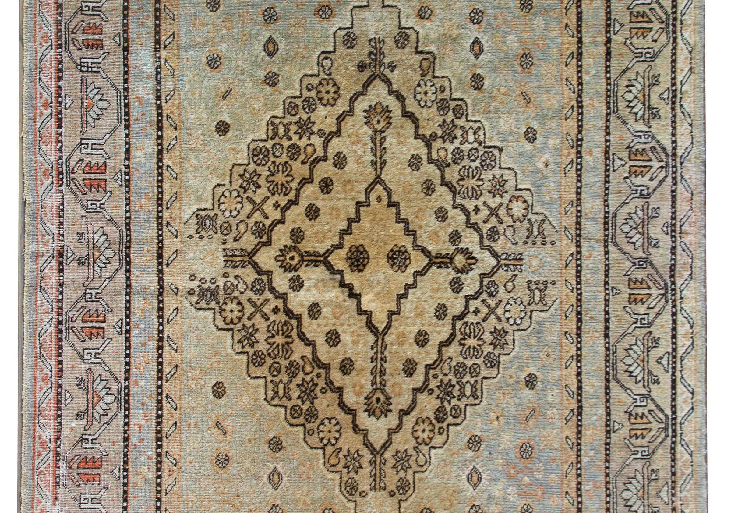 Zentralasiatischer Samarghand-Teppich aus dem frühen 20. Jahrhundert (Khotan) im Angebot