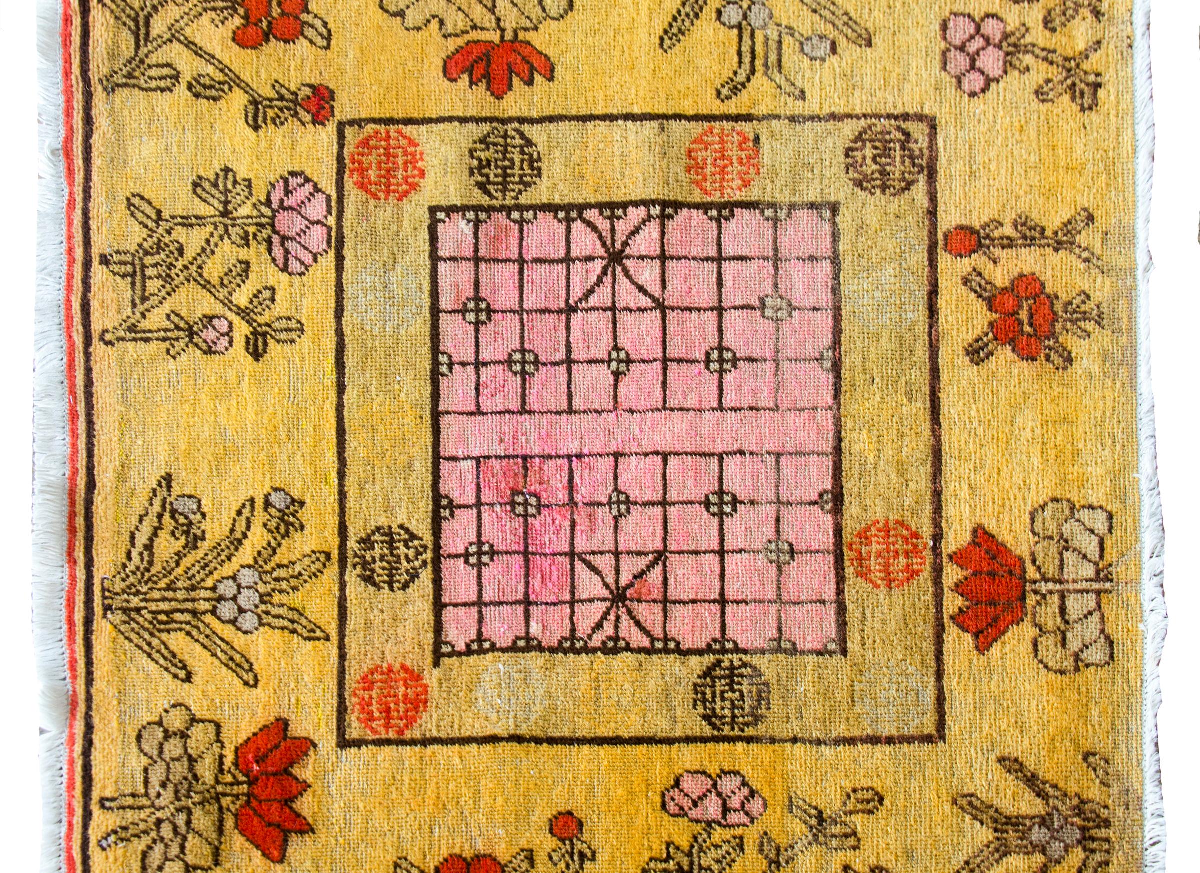 Zentralasiatischer Samarghand-Teppich aus dem frühen 20. (Khotan) im Angebot