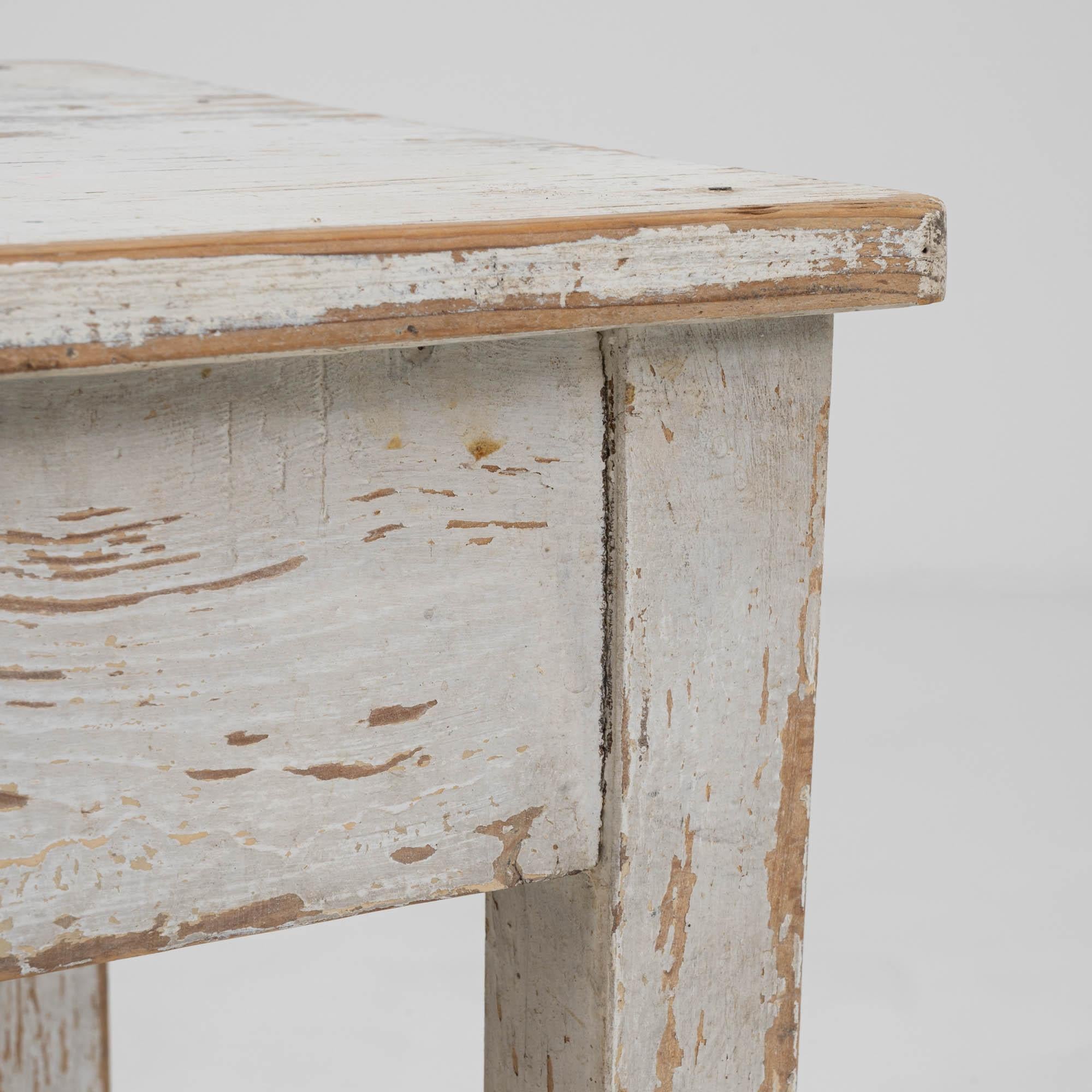 Taburete de madera patinada centroeuropeo de principios del siglo XX en venta 1