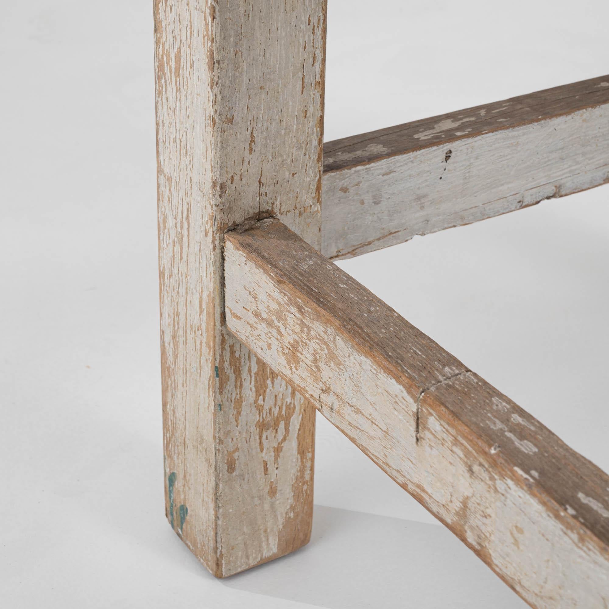 Taburete de madera patinada centroeuropeo de principios del siglo XX en venta 2