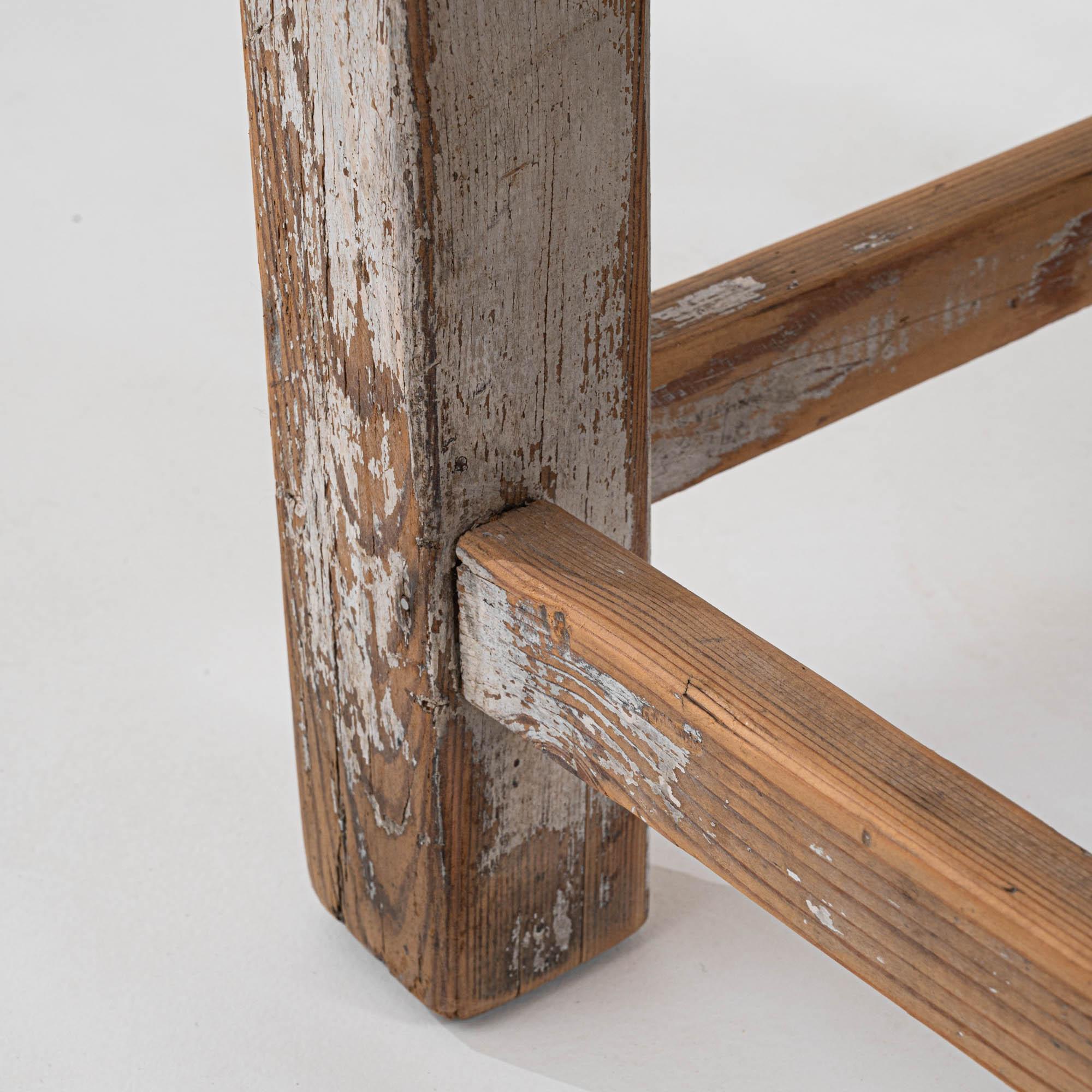 Patinierter mitteleuropäischer Holzhocker des frühen 20. Jahrhunderts im Angebot 4