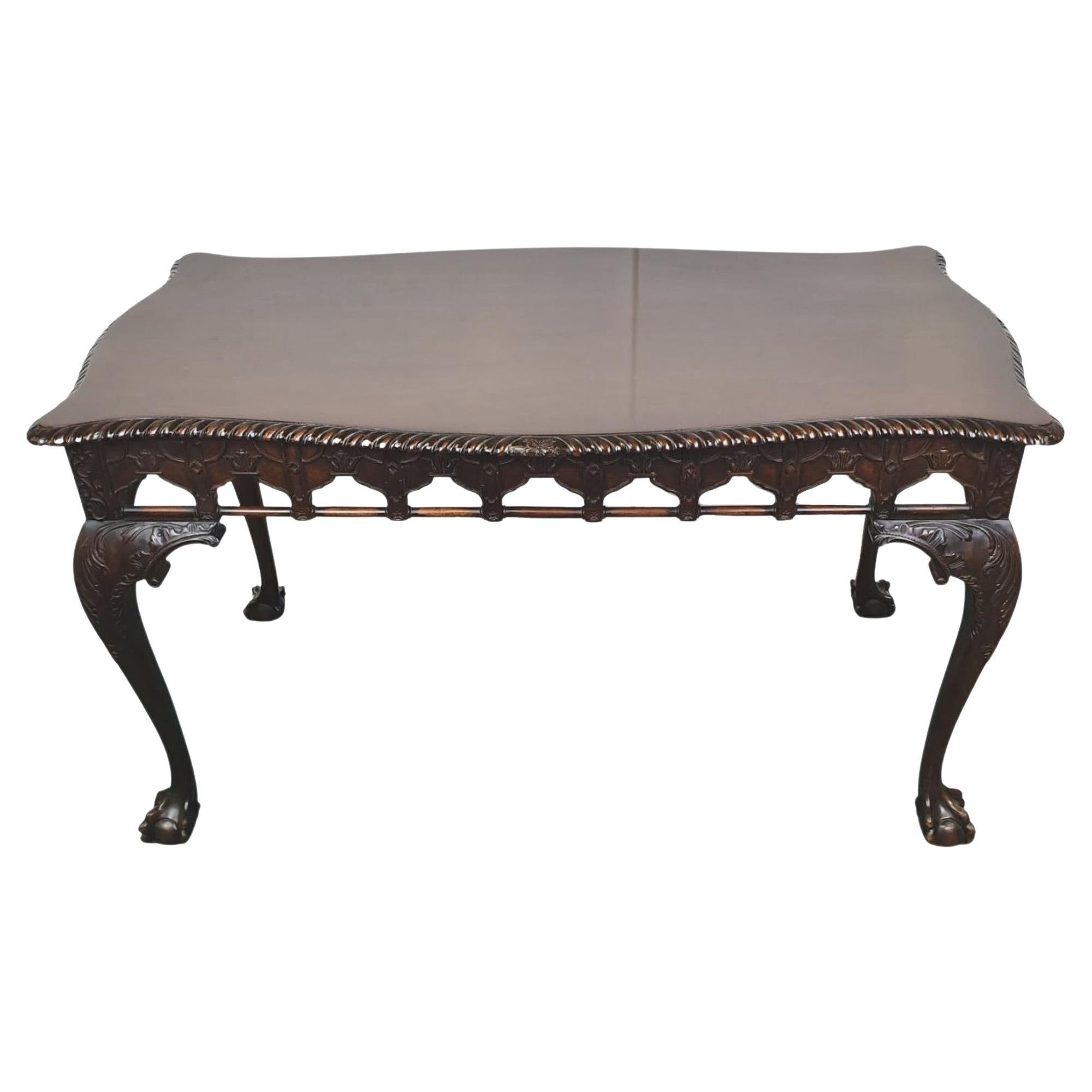 Table de centre du début du 20e siècle à la manière de Chippendale en vente