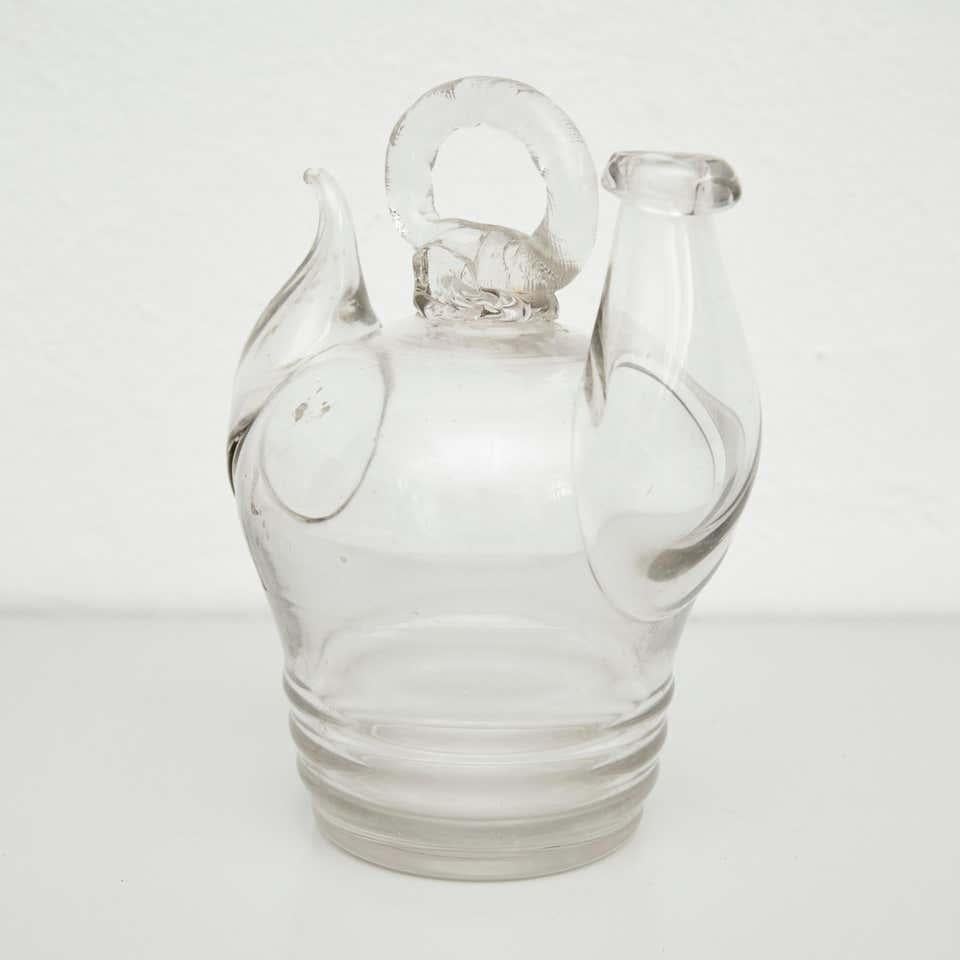 Rustique Début du 20e siècle, Century Spanish Blown Glass Traditional Pitcher (pichet traditionnel en verre soufflé espagnol) en vente
