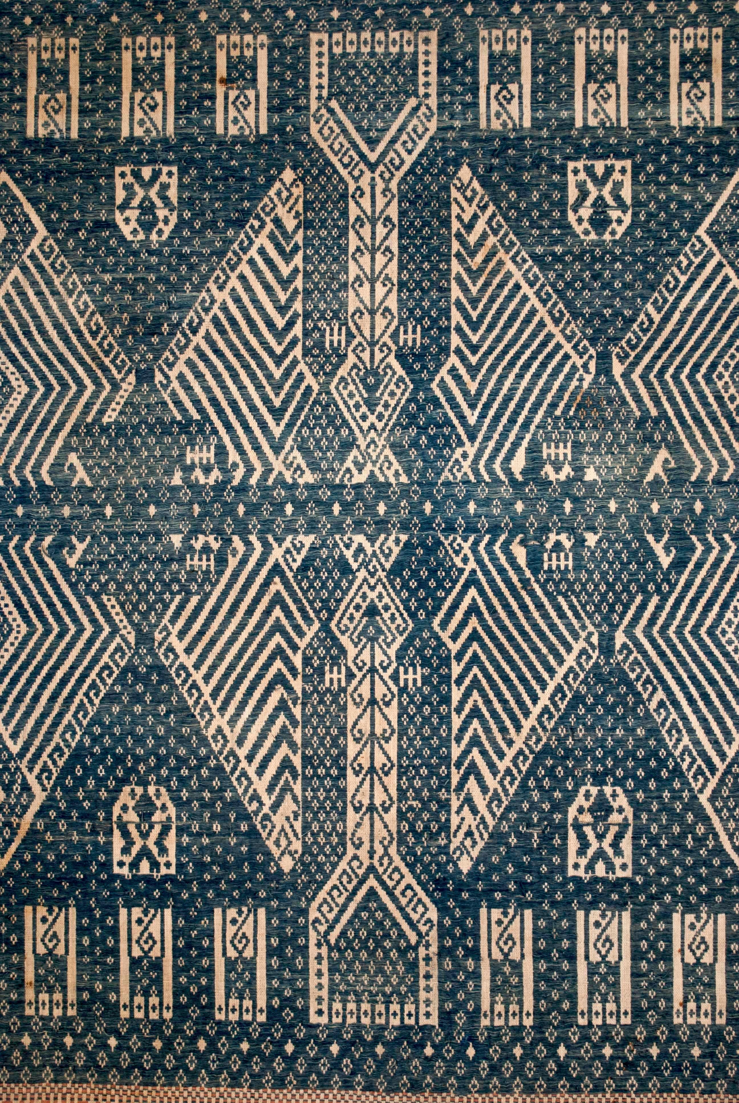 Tela ceremonial de principios del siglo XX / Tampan, Paminggir, región de Lampung, Sumatra Meridional, Indonesia

Comúnmente denominados paños de barco, estos tampones ceremoniales se habrían utilizado como regalos, envoltorios, cojines o