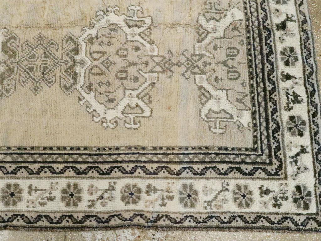 Early 20th Century Champagne Colored Turkish Handmade Oushak Carpet For Sale 2