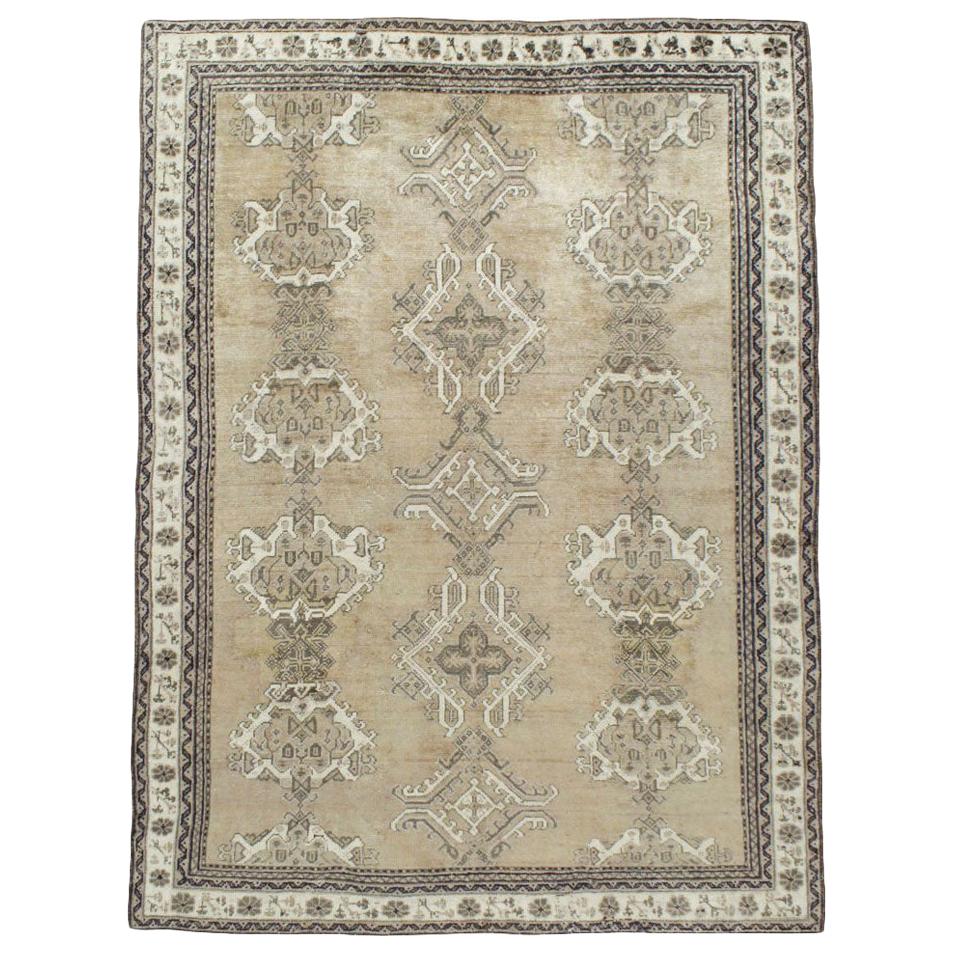 Early 20th Century Champagne Colored Turkish Handmade Oushak Carpet