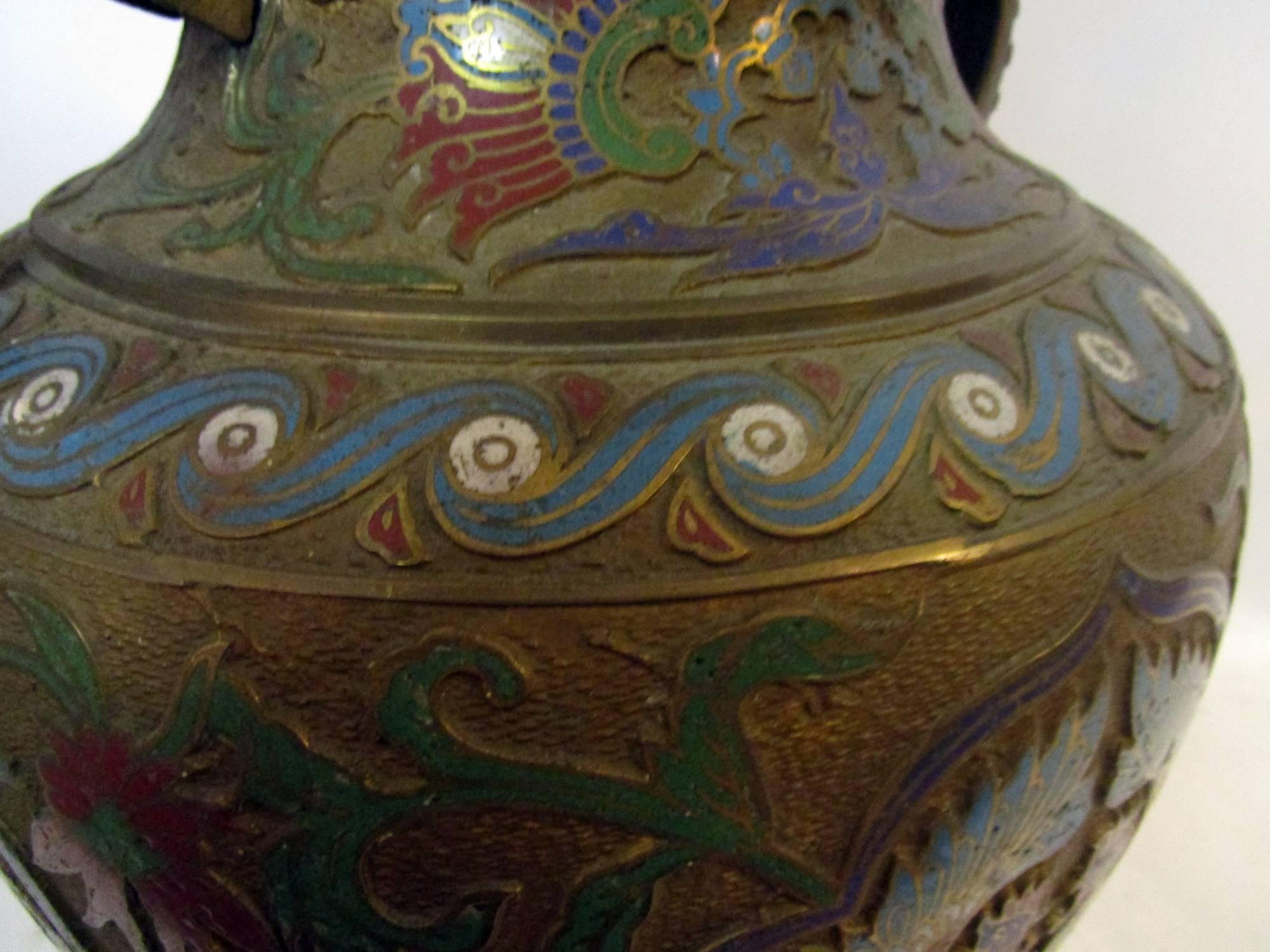 Grand vase en bronze et émail champlevé du début du XXe siècle  en vente 2
