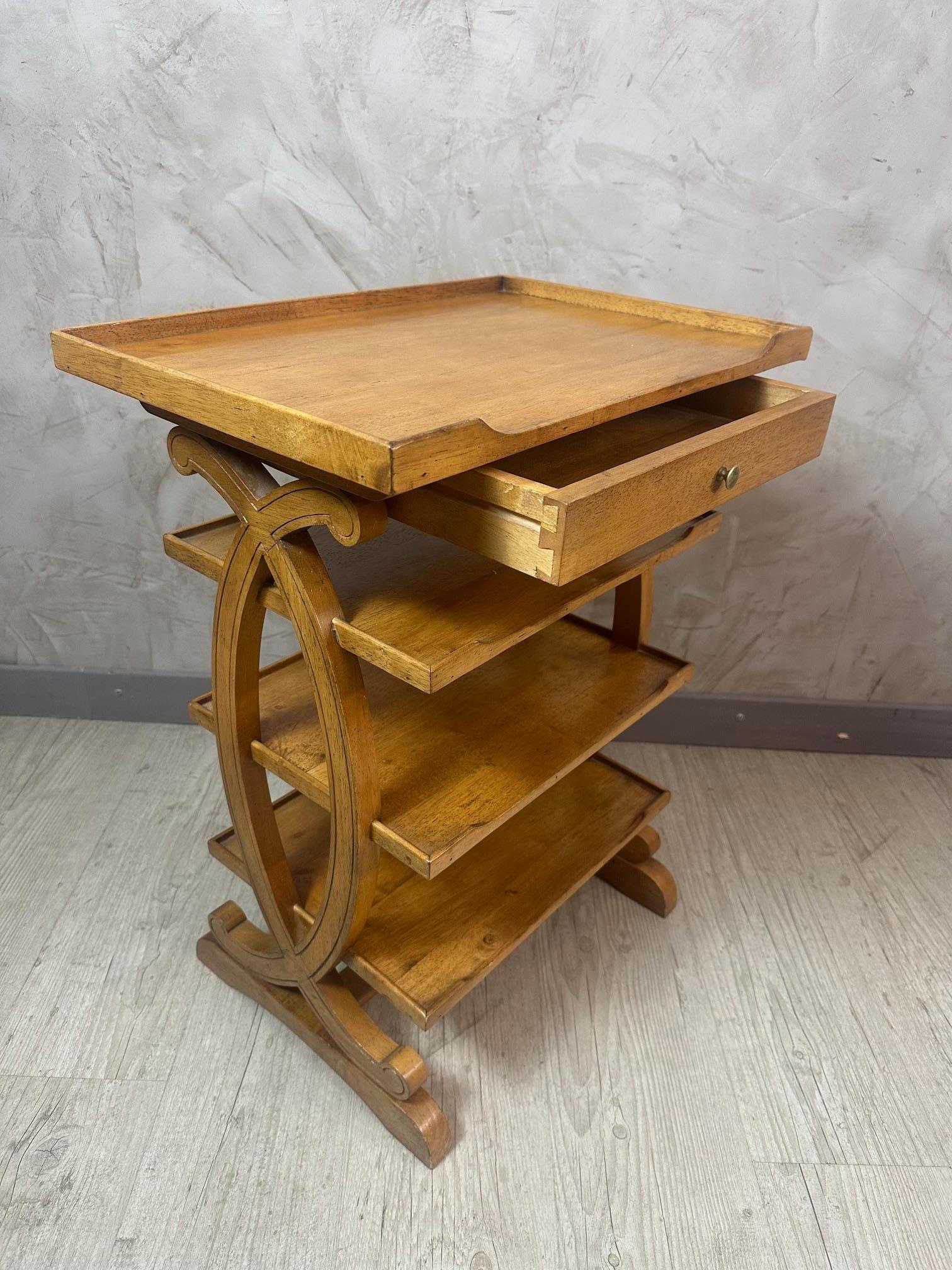 Table d'appoint en bois fruitier de style Charles X, début du 20e siècle, années 1900 en vente 1