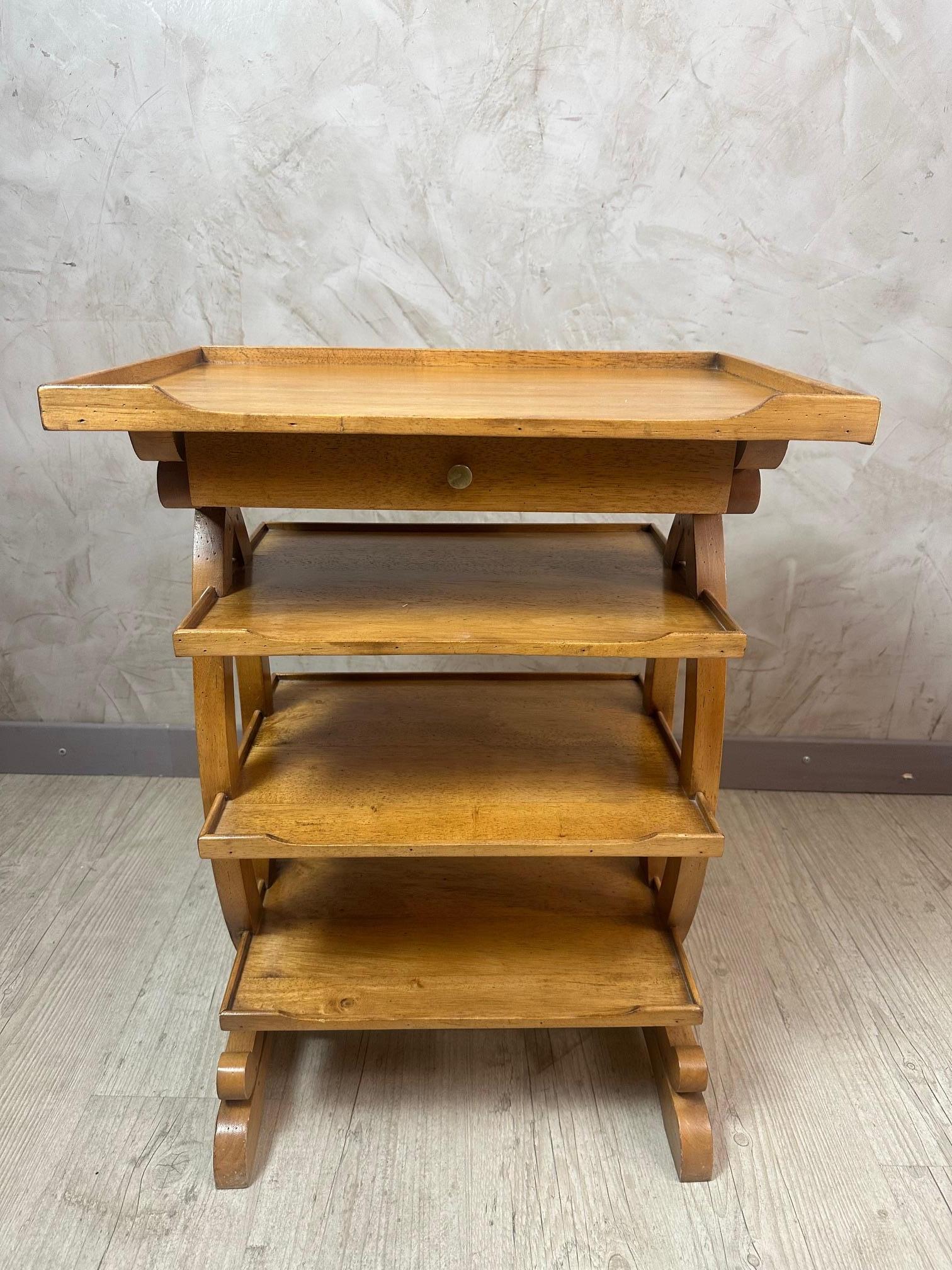 Table d'appoint en bois fruitier de style Charles X, début du 20e siècle, années 1900 en vente 3