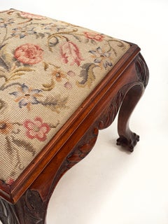 Tabouret à aiguilles en cerisier du début du 20e siècle de style Chippendale