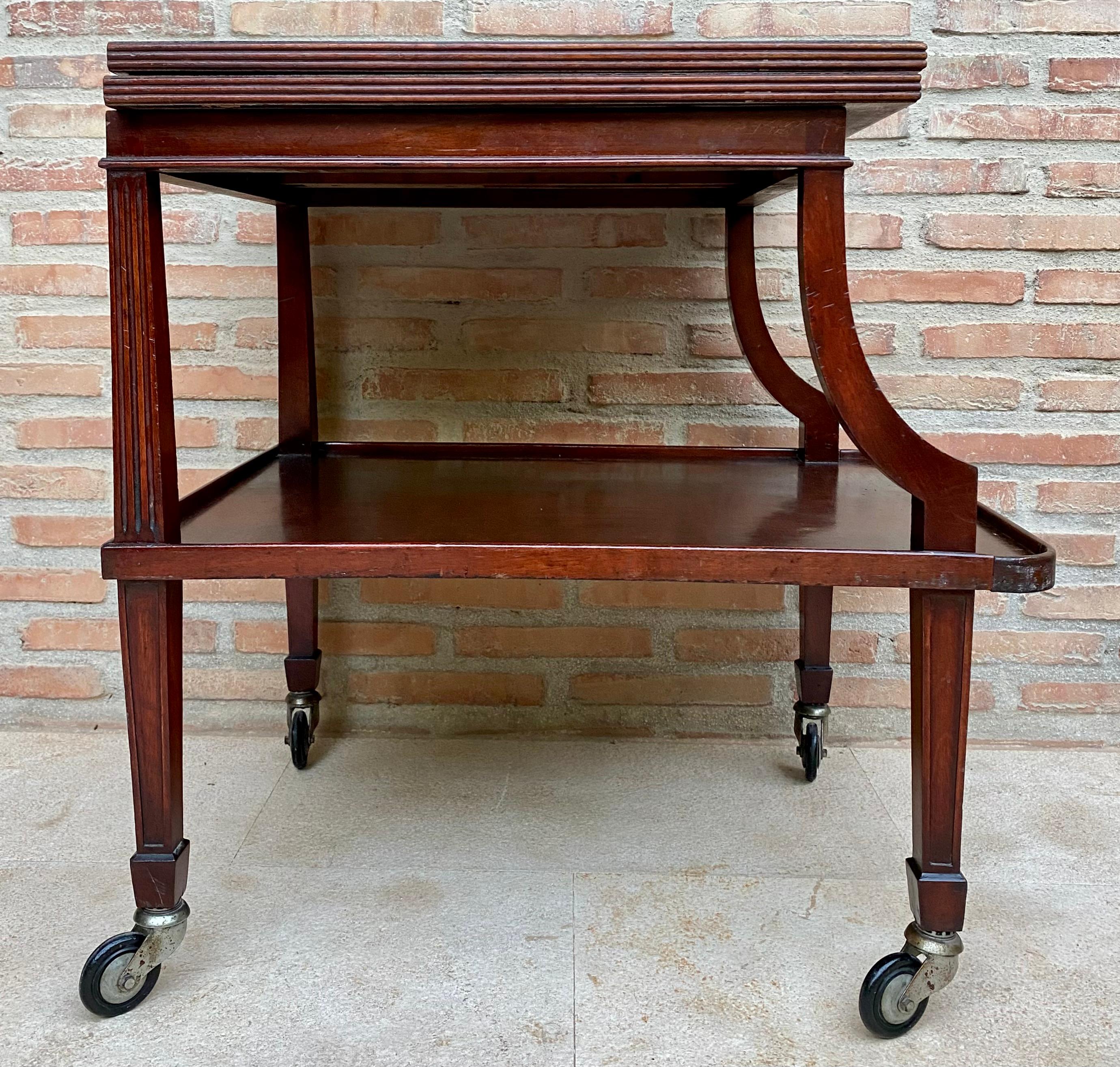 French Early 20th Century Cherry Wood Serving Bar Cart with Removable Tray, 1940s For Sale