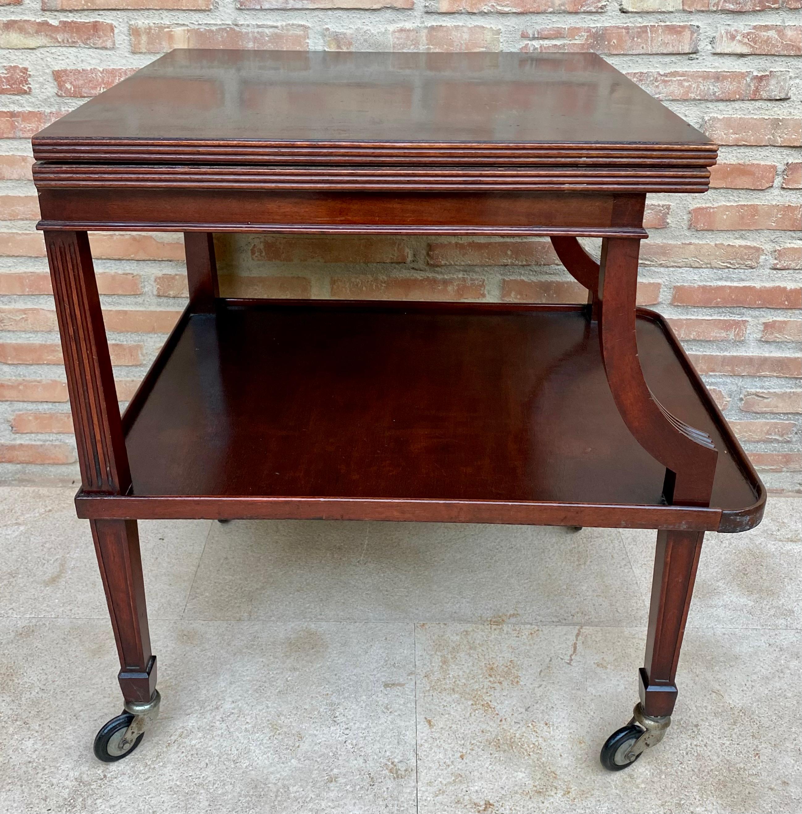 Early 20th Century Cherry Wood Serving Bar Cart with Removable Tray, 1940s In Good Condition For Sale In Miami, FL
