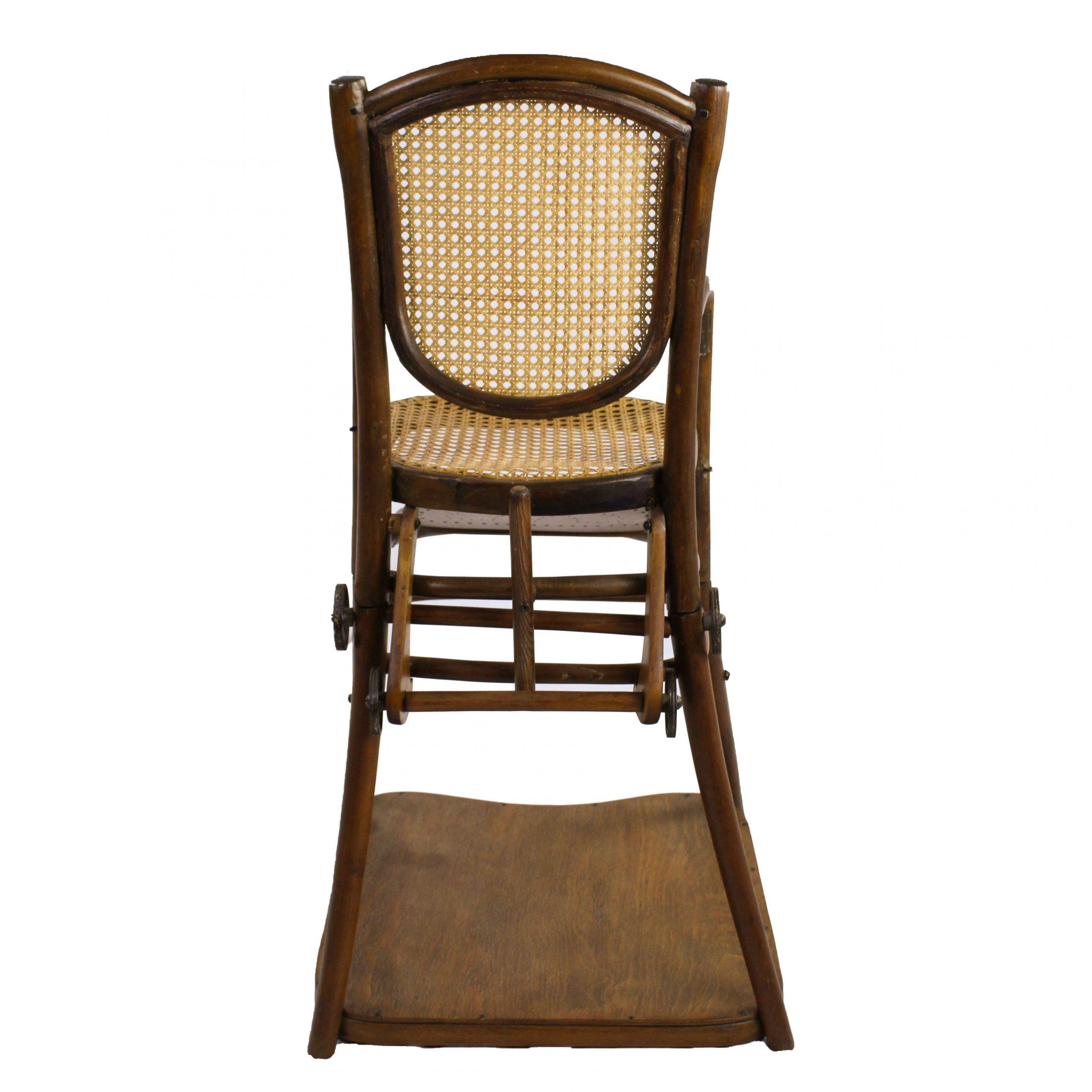 Early 20th Century Children's Chair with folding mechanism, Thonet Vienna  In Good Condition For Sale In Münster, DE