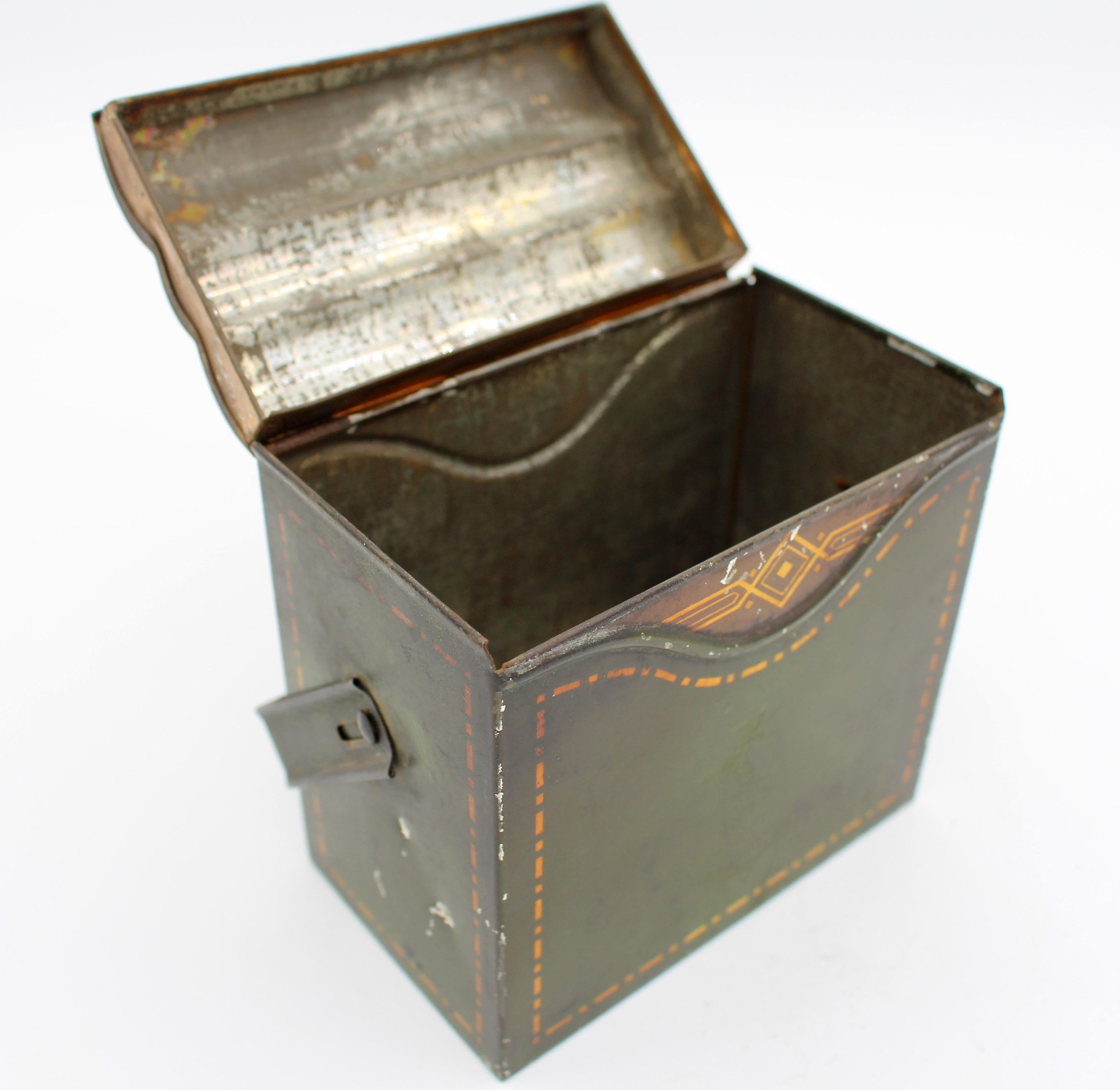 Early 20th Century Child's Book & Carrier Form Biscuit Tin by Hutley & Palmers In Good Condition In Chapel Hill, NC