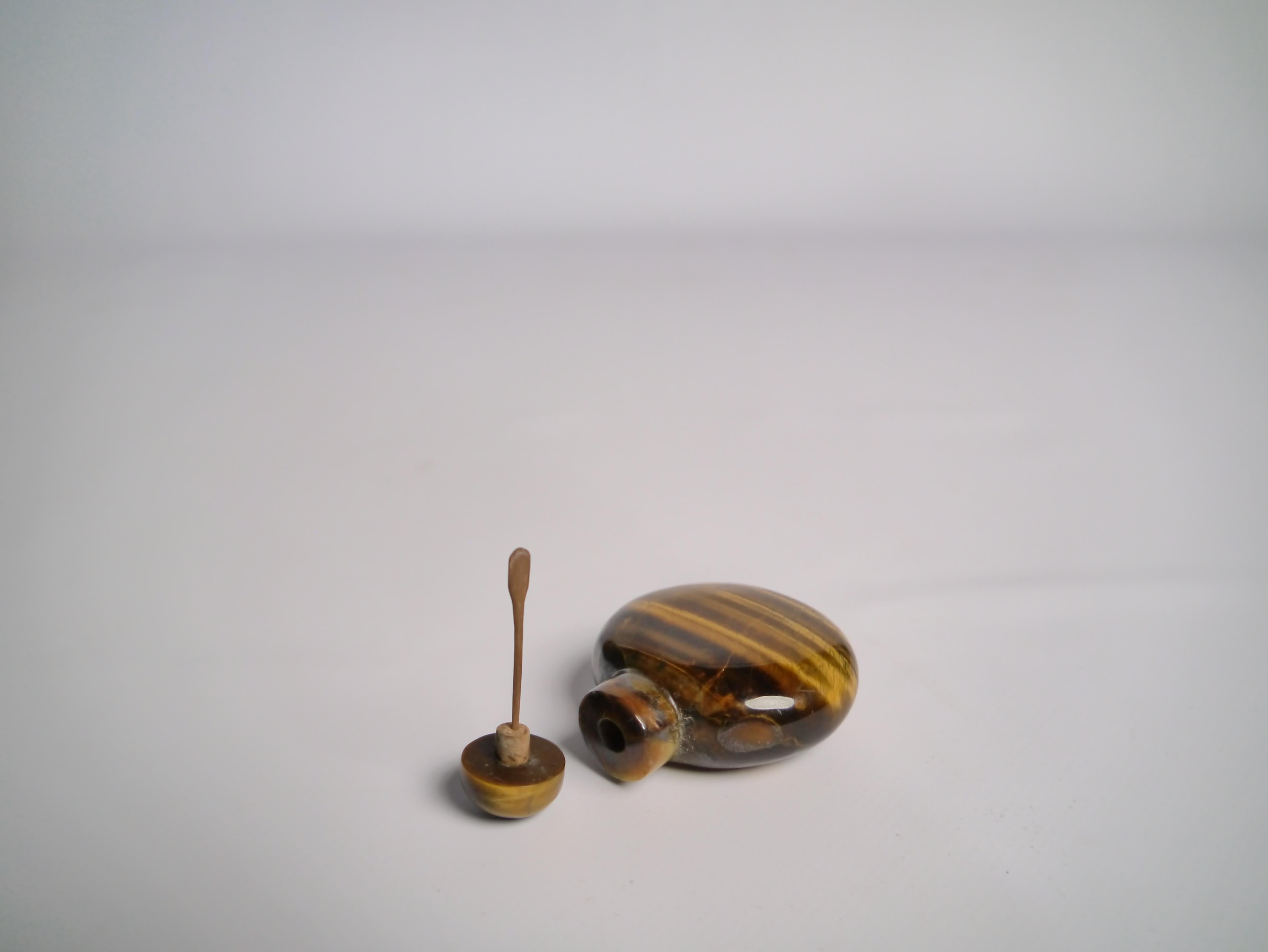 Early 20th Century Chinese Tiger Eye Snuff Bottle In Good Condition For Sale In Barcelona, ES