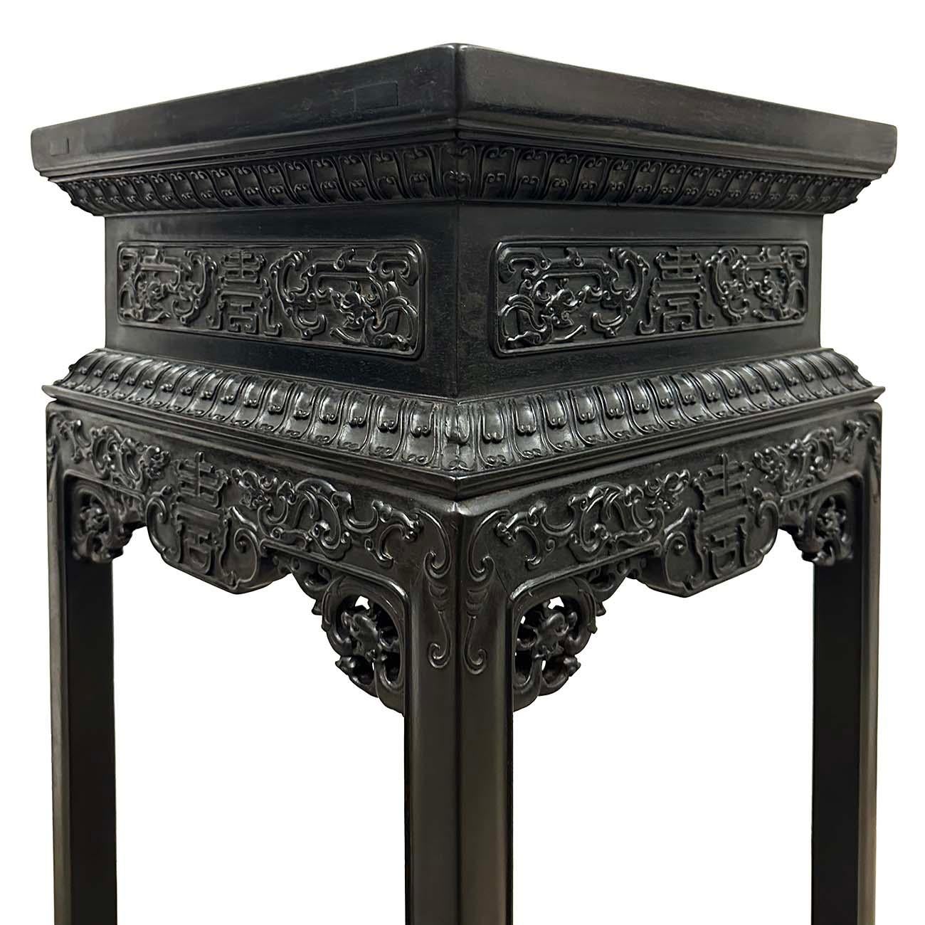 Sculpté à la main Socle de dragon en bois dur sculpté chinois ancien du début du 20e siècle en vente