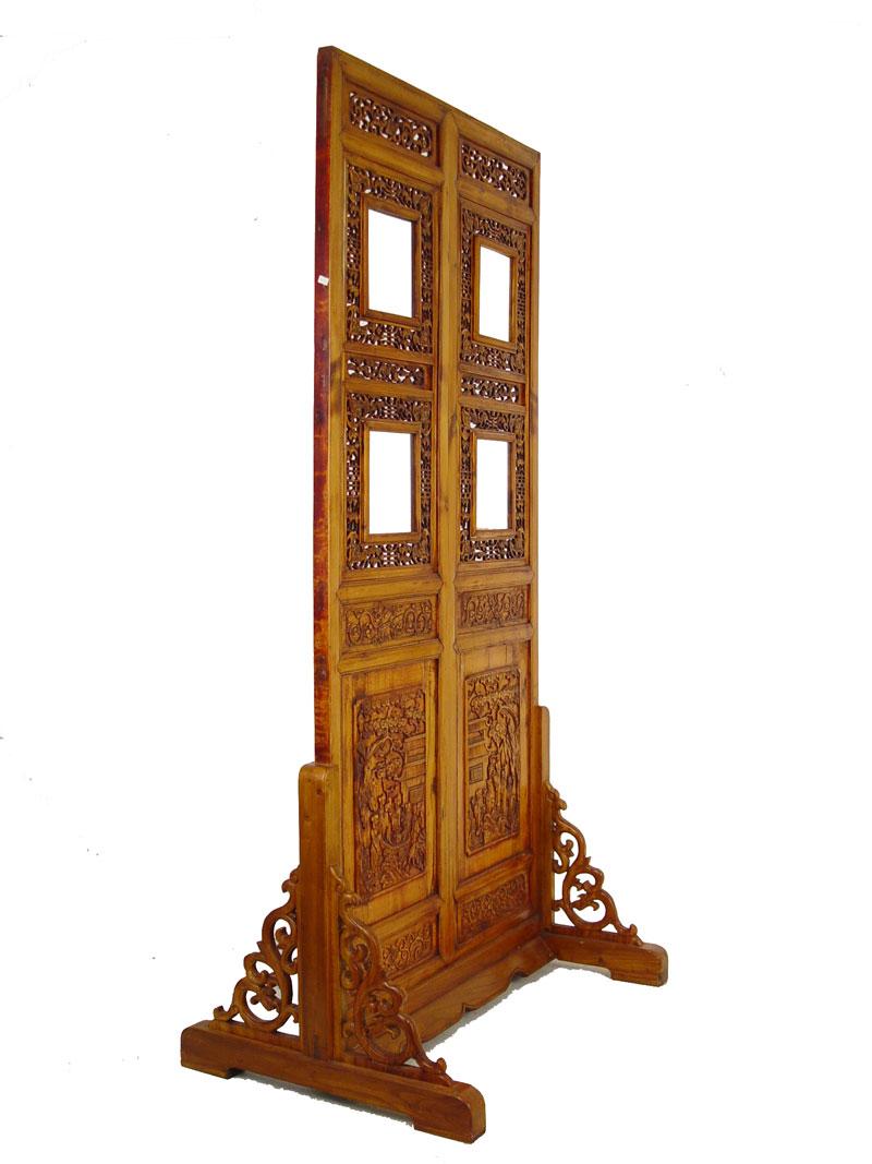 This Chinese antique open carved wooden panels screen with stand which used to be the door panels in ancient China that are put together to make into a screen. Screens have been known to grace the rooms of wealthy Chinese homes since ancient times.