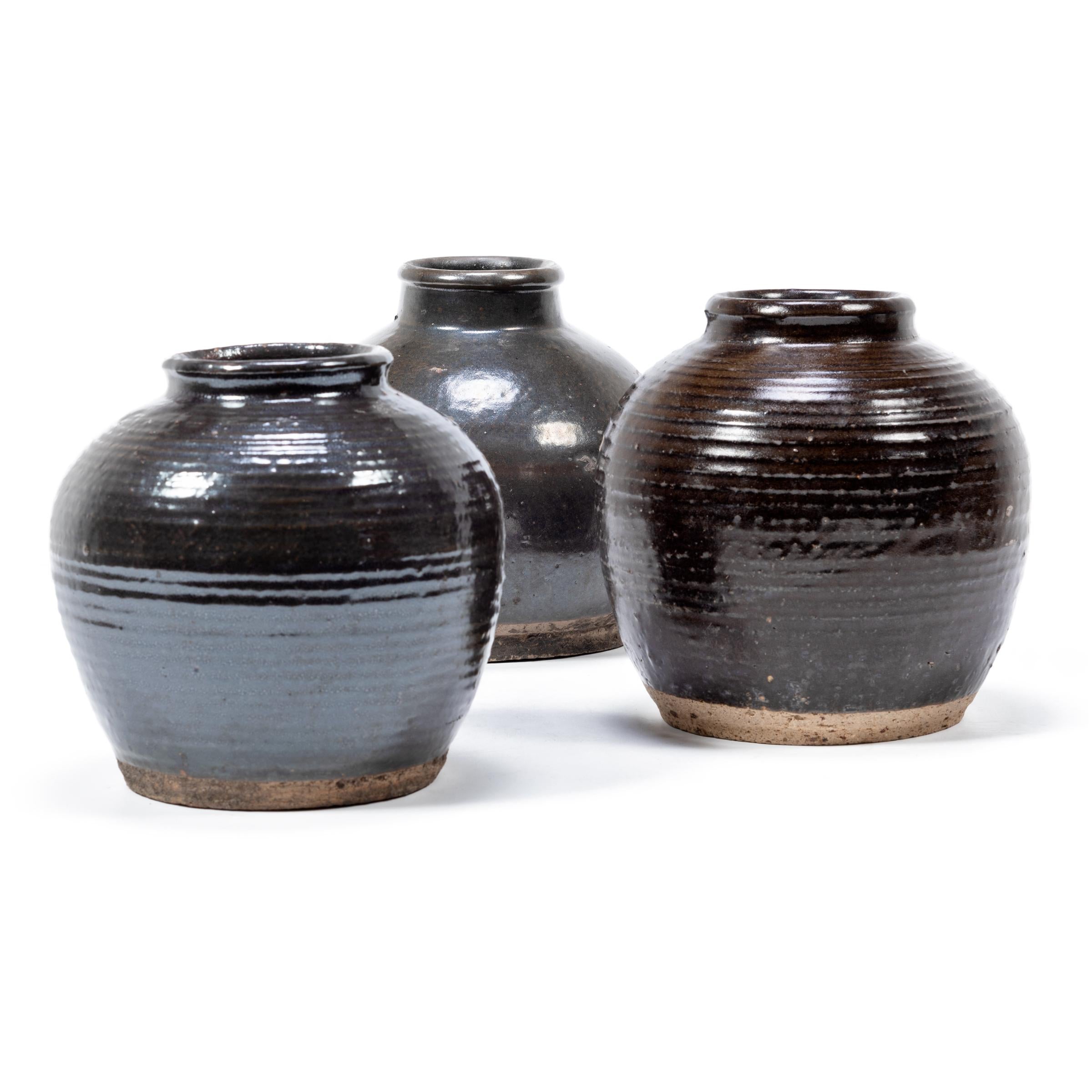 Early 20th Century Chinese Apothecary Wine Jar In Good Condition In Chicago, IL