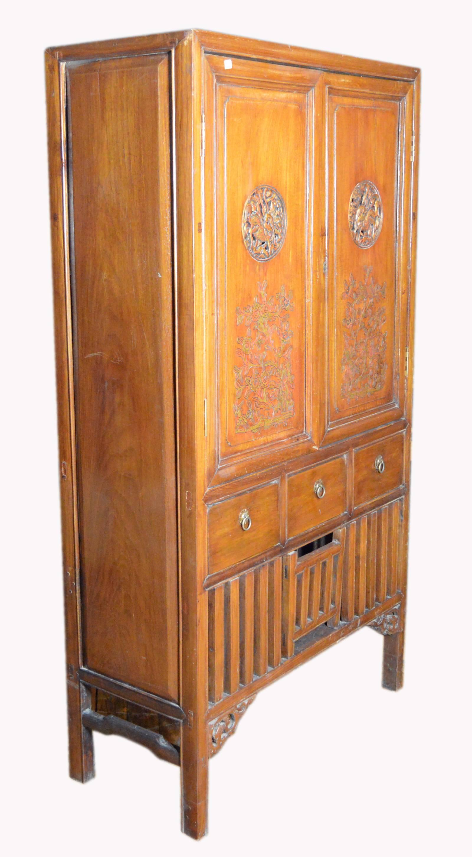 Early 20th Century Chinese Armoire with Gilt Motifs and Hand-Carved Medallions 2