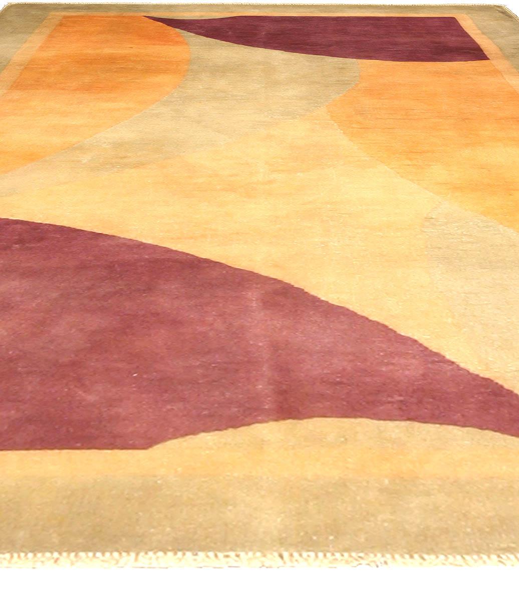 Early 20th Century Chinese Art Deco Design Wool Rug In Good Condition For Sale In New York, NY