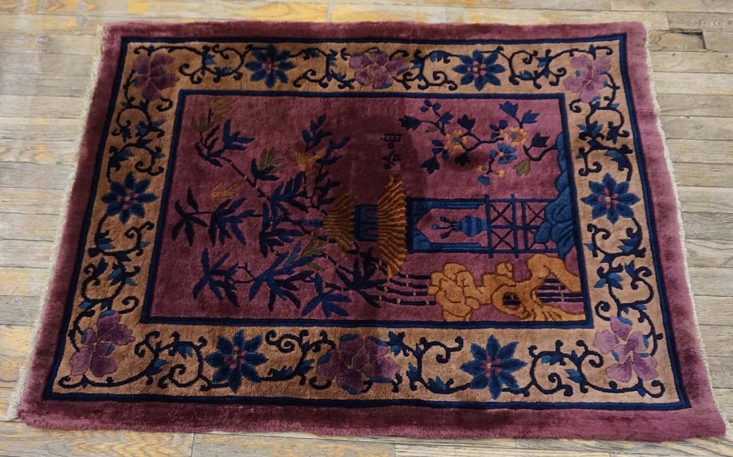 Early 20th Century Chinese Art Deco Rug ( 3' x 4' - 91 x 122 ) In Good Condition For Sale In New York, NY