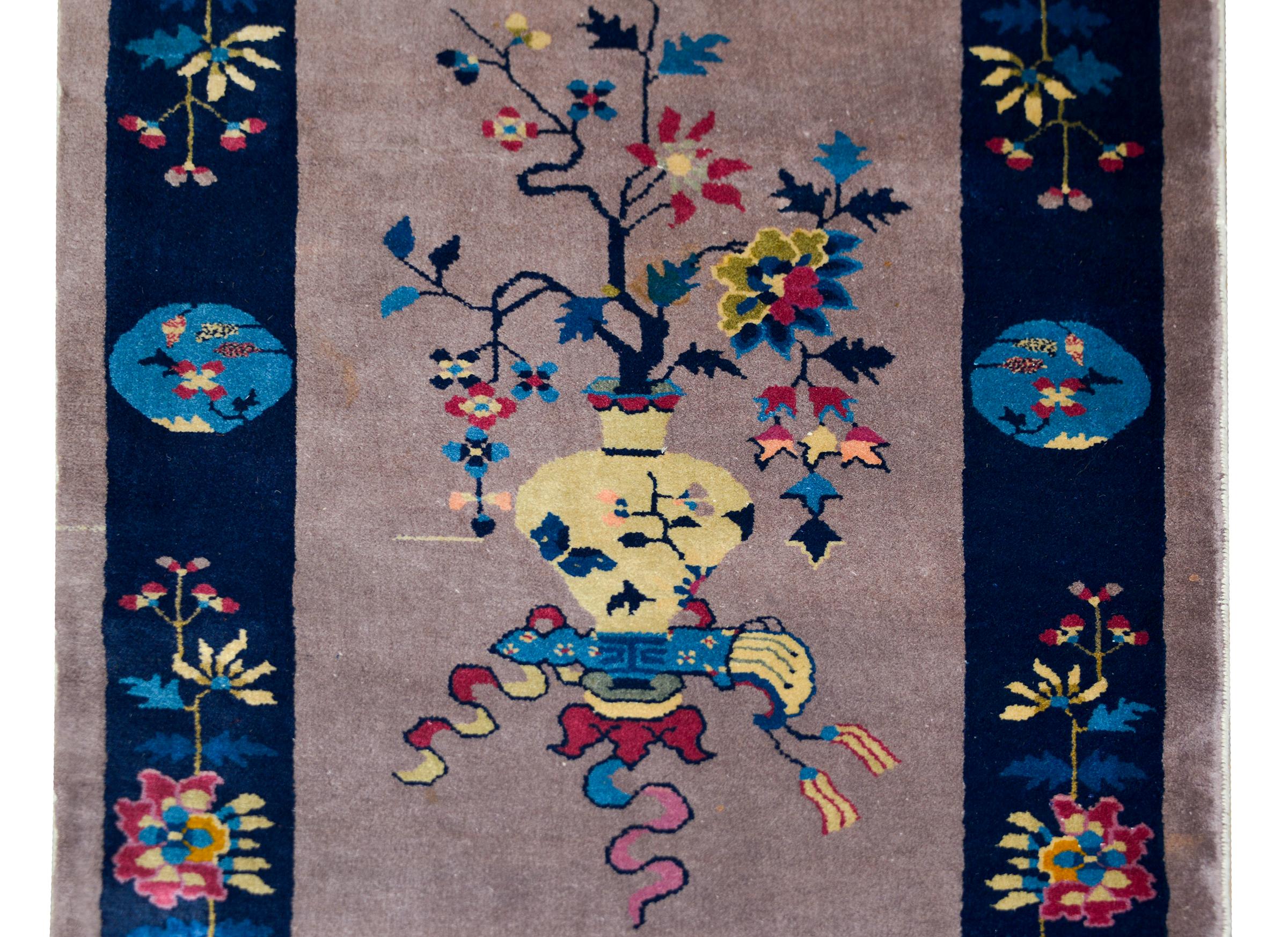 Early 20th Century Chinese Art Deco Rug In Good Condition For Sale In Chicago, IL