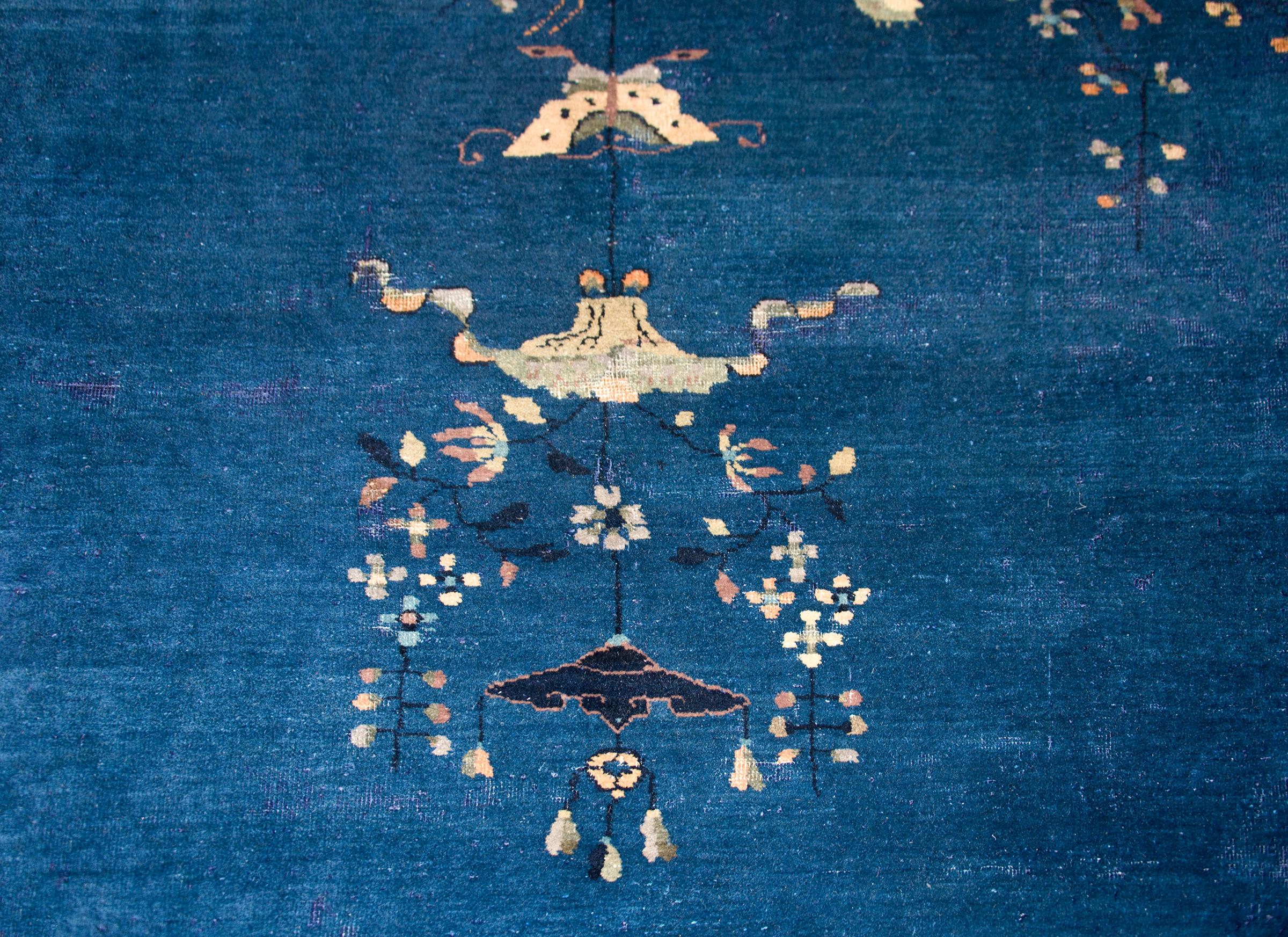 Early 20th Century Chinese Art Deco Rug In Good Condition In Chicago, IL