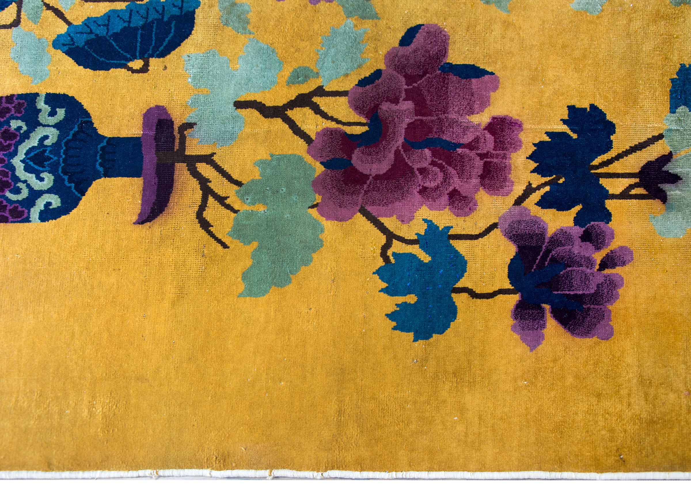 Early 20th Century Chinese Art Deco Rug In Good Condition In Chicago, IL