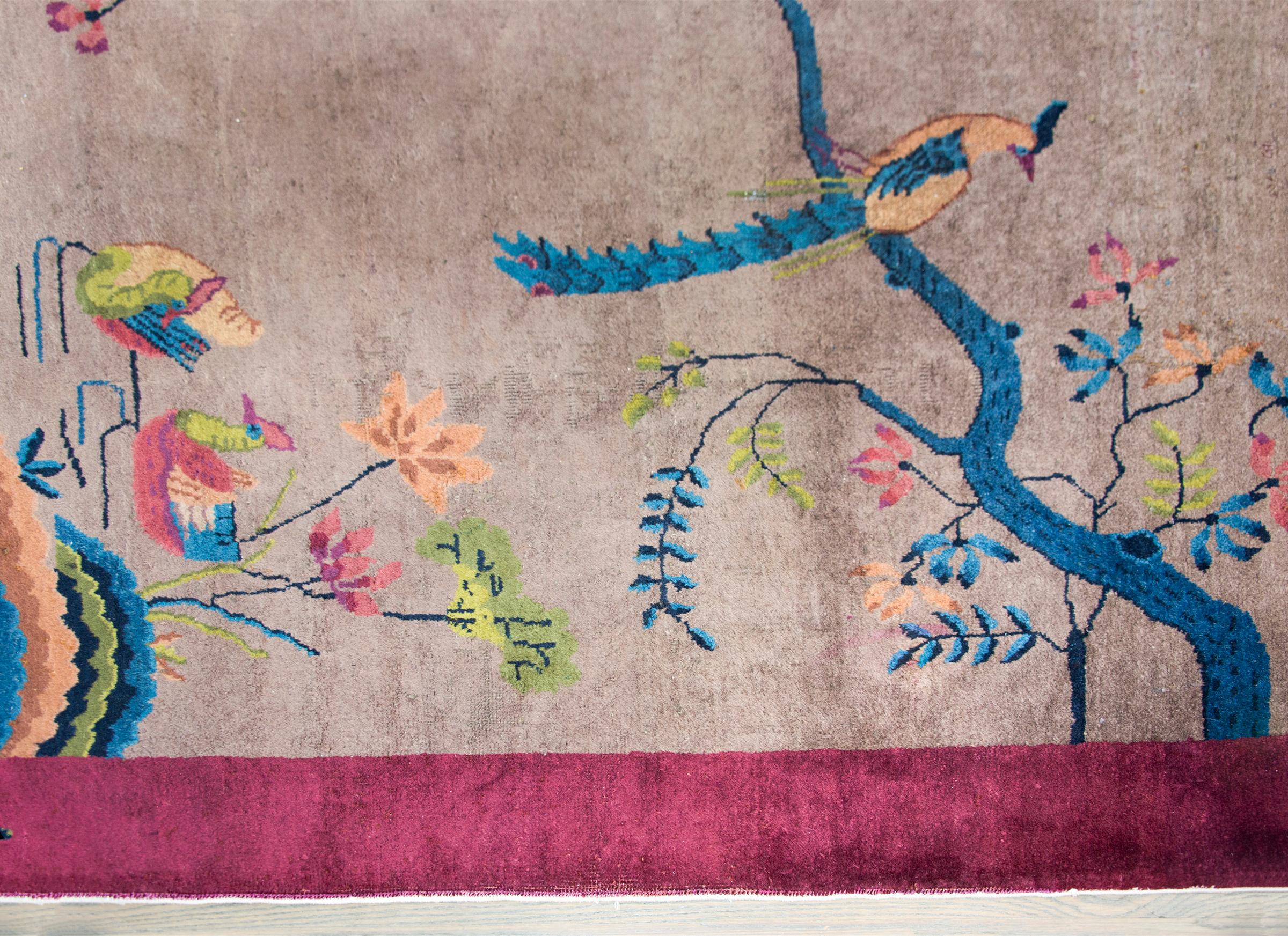 Early 20th Century Chinese Art Deco Rug In Good Condition For Sale In Chicago, IL