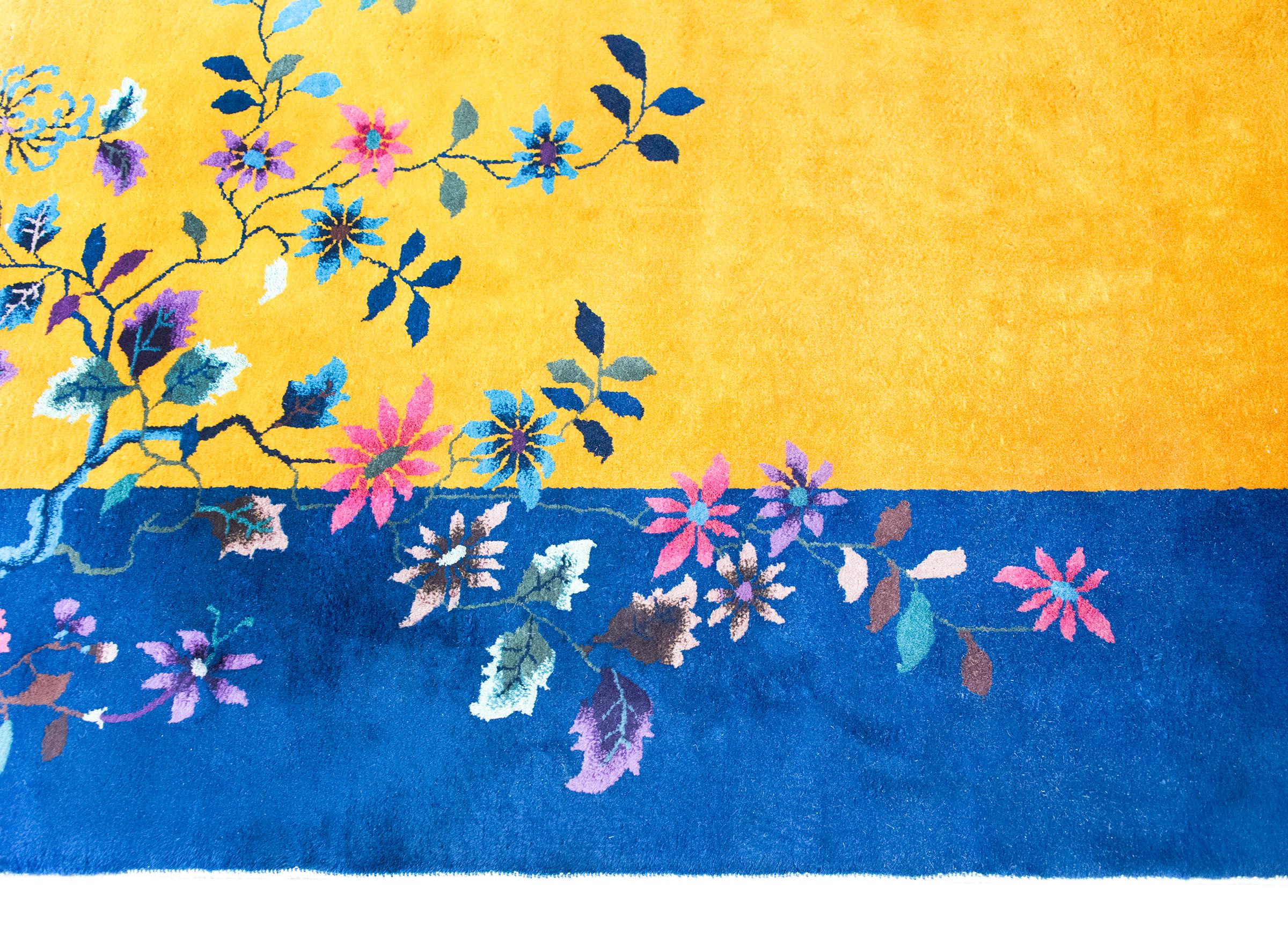 Early 20th Century Chinese Art Deco Rug In Good Condition For Sale In Chicago, IL