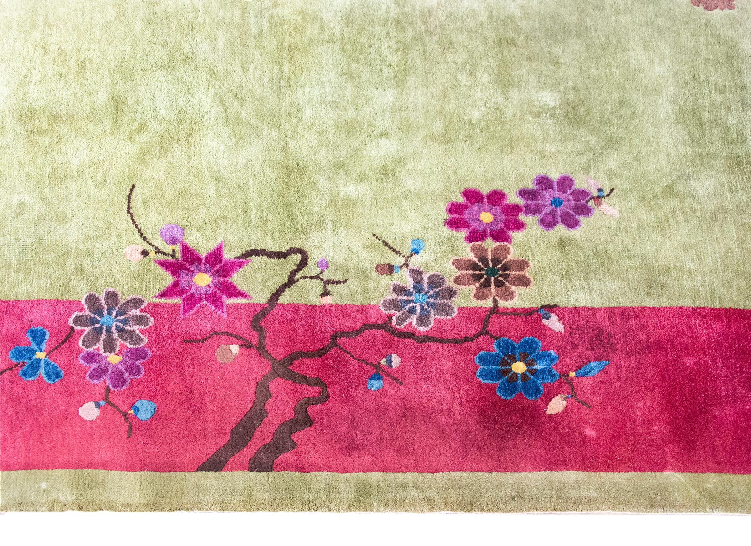Early 20th Century Chinese Art Deco Rug In Good Condition For Sale In Chicago, IL