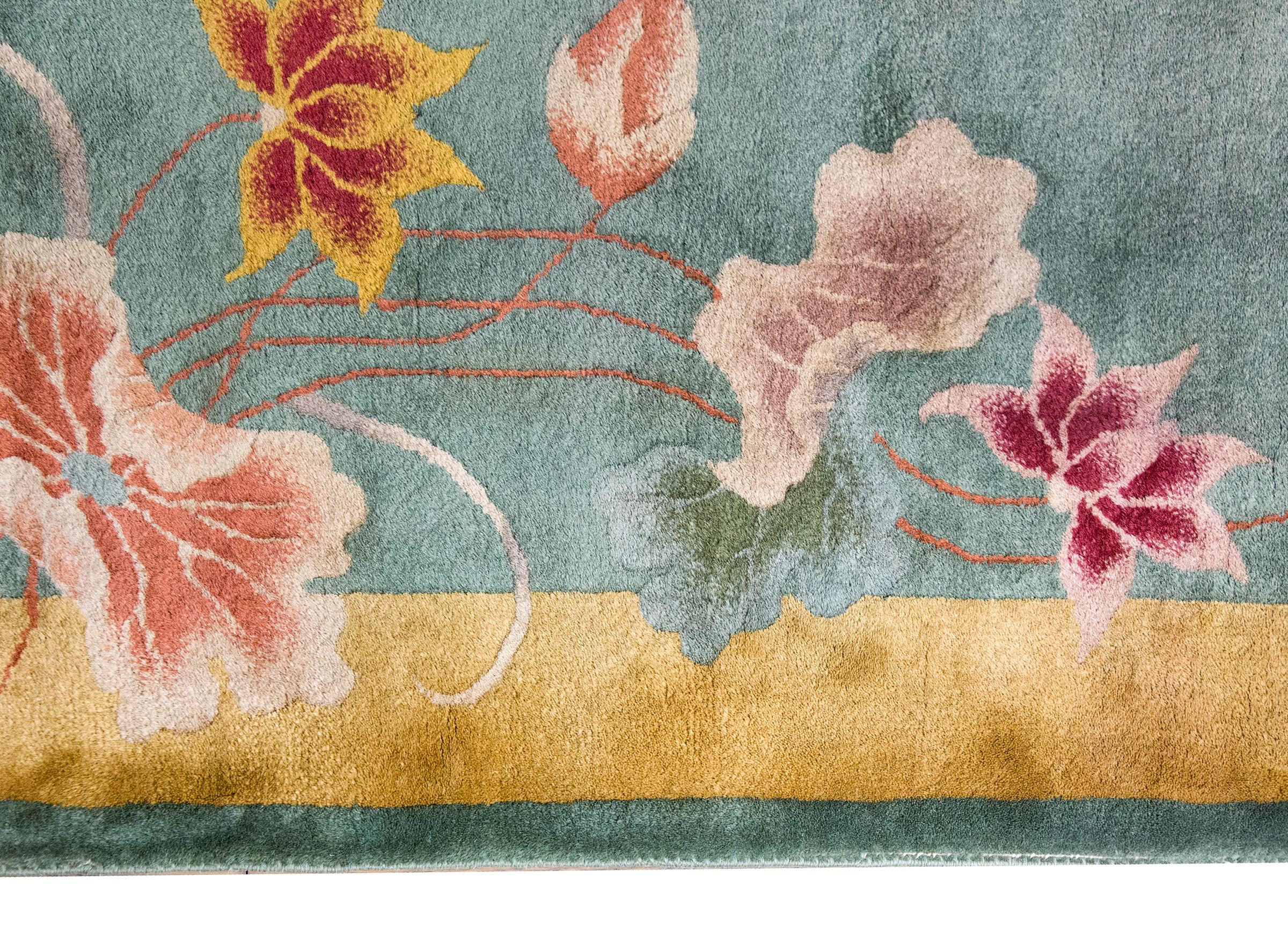 Early 20th Century Chinese Art Deco Rug In Good Condition For Sale In Chicago, IL