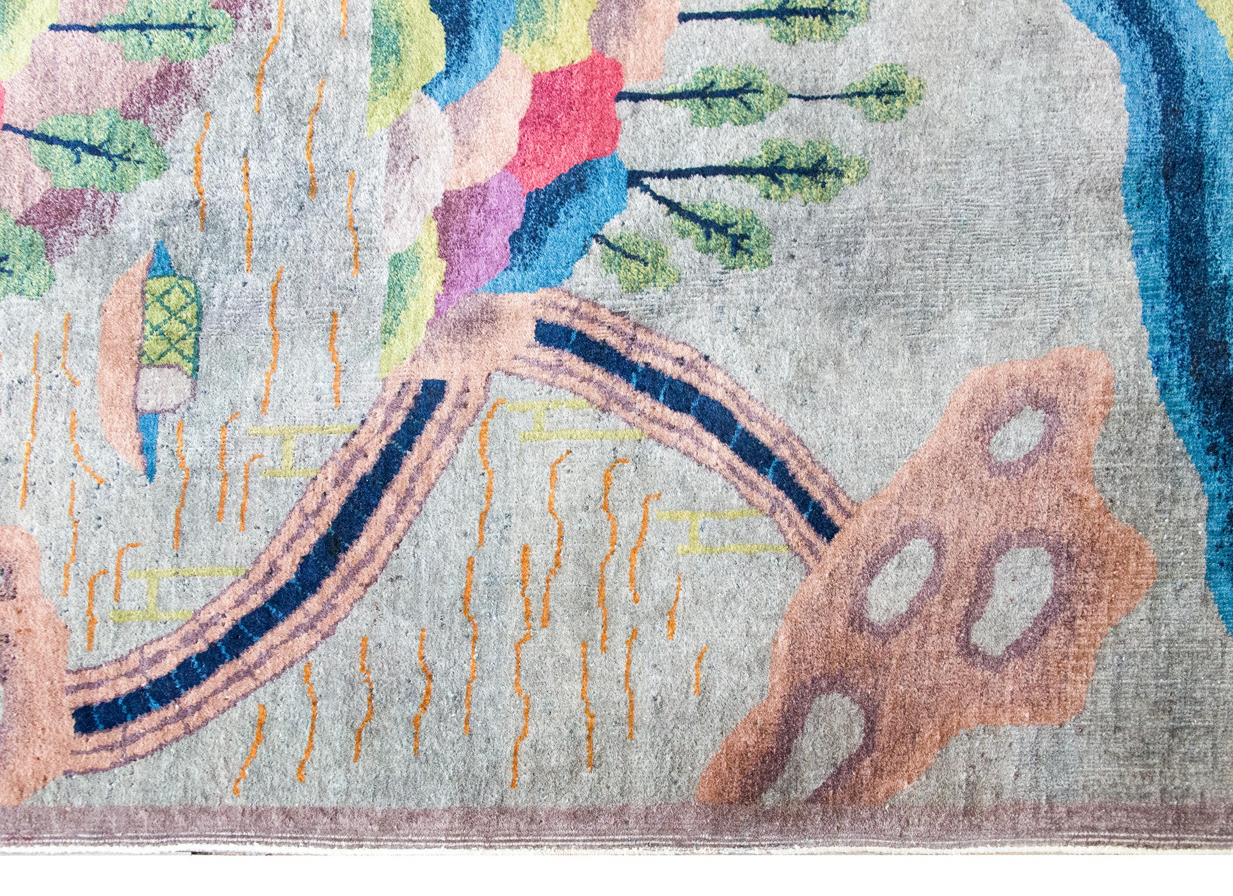 Early 20th Century Chinese Art Deco Rug In Good Condition For Sale In Chicago, IL