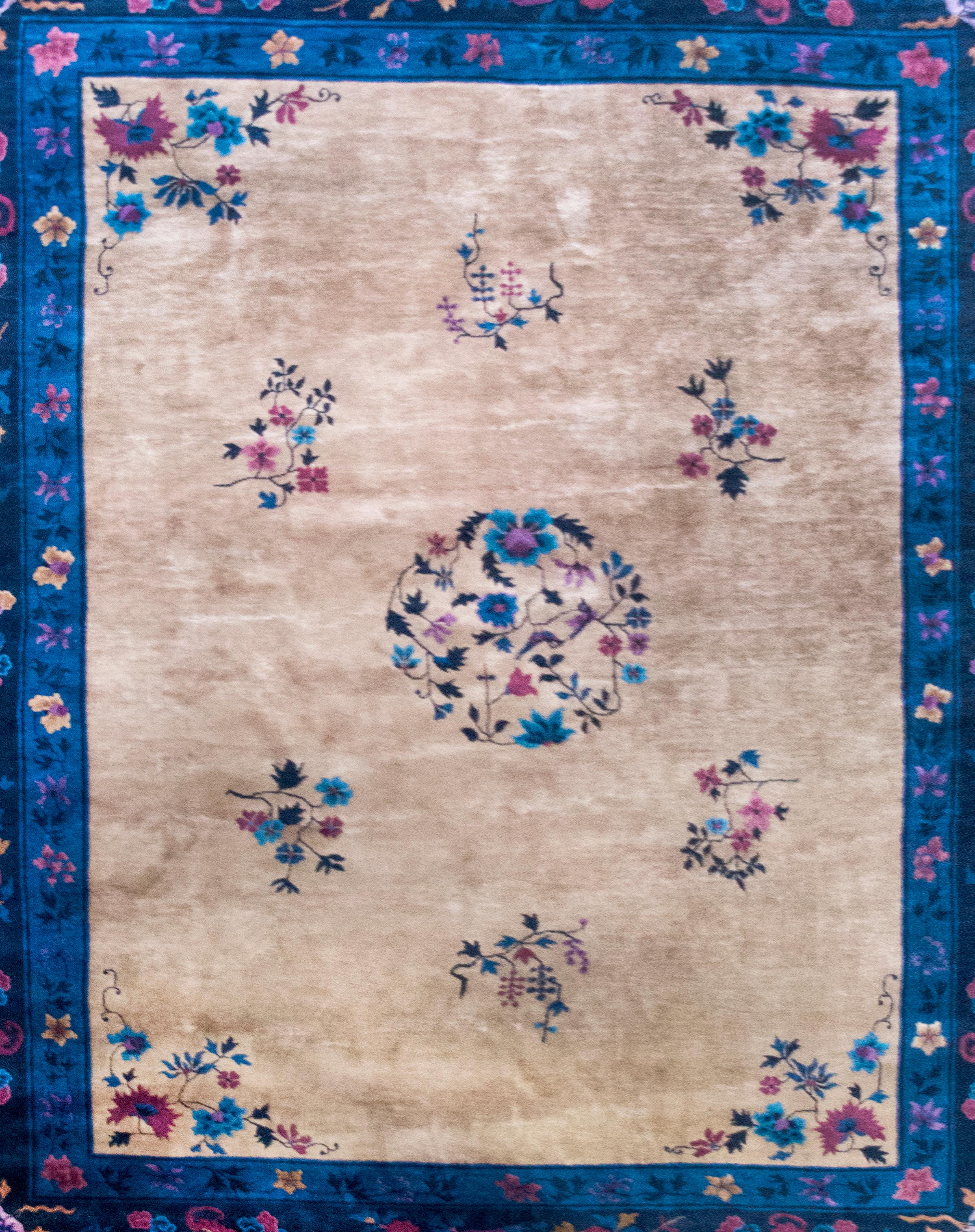 Early 20th Century Chinese Art Deco Rug Bon état - En vente à Chicago, IL