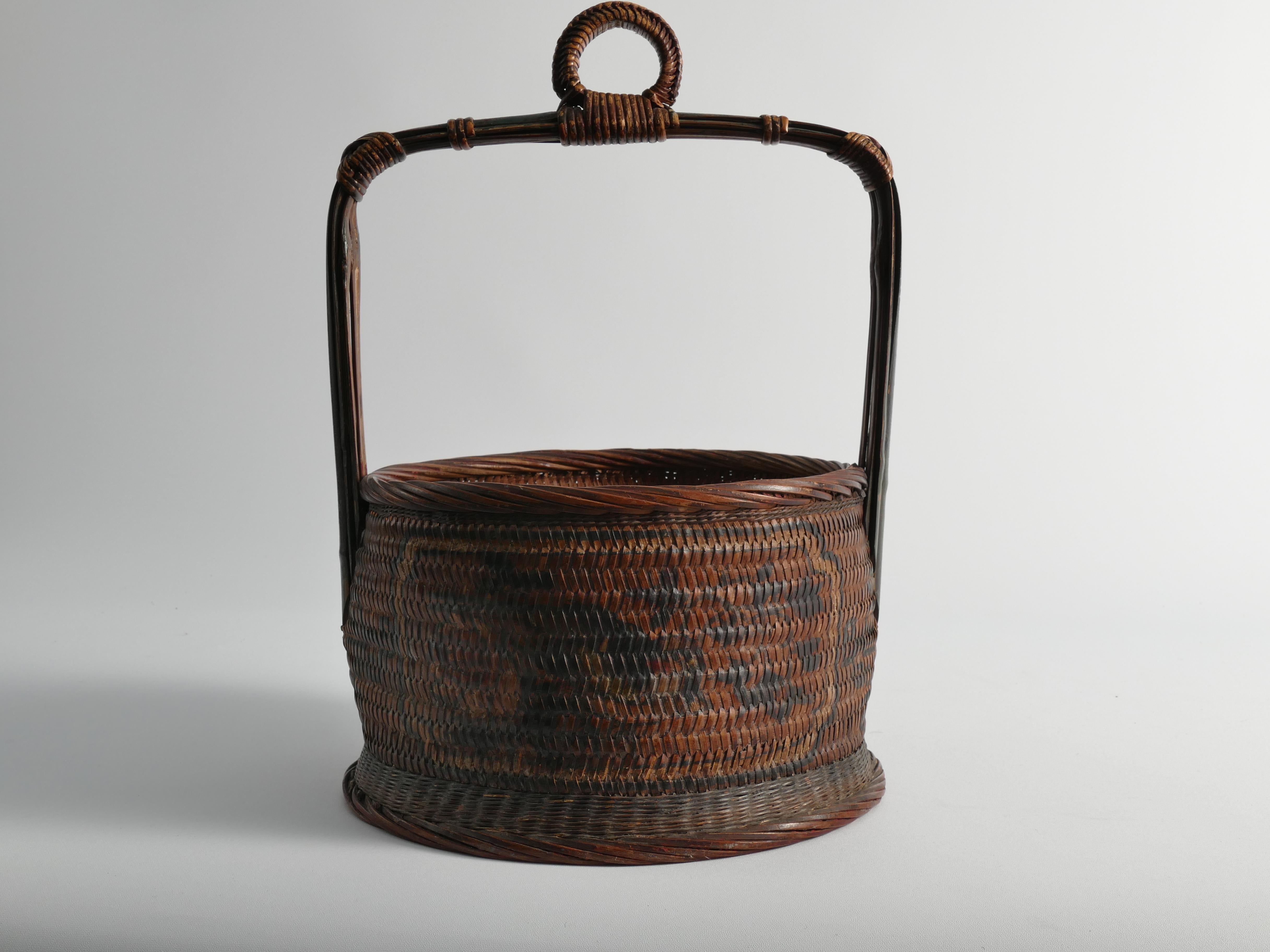 Early 20th Century Chinese Betrothal or Wedding Basket with Peony and Bird motif For Sale 5