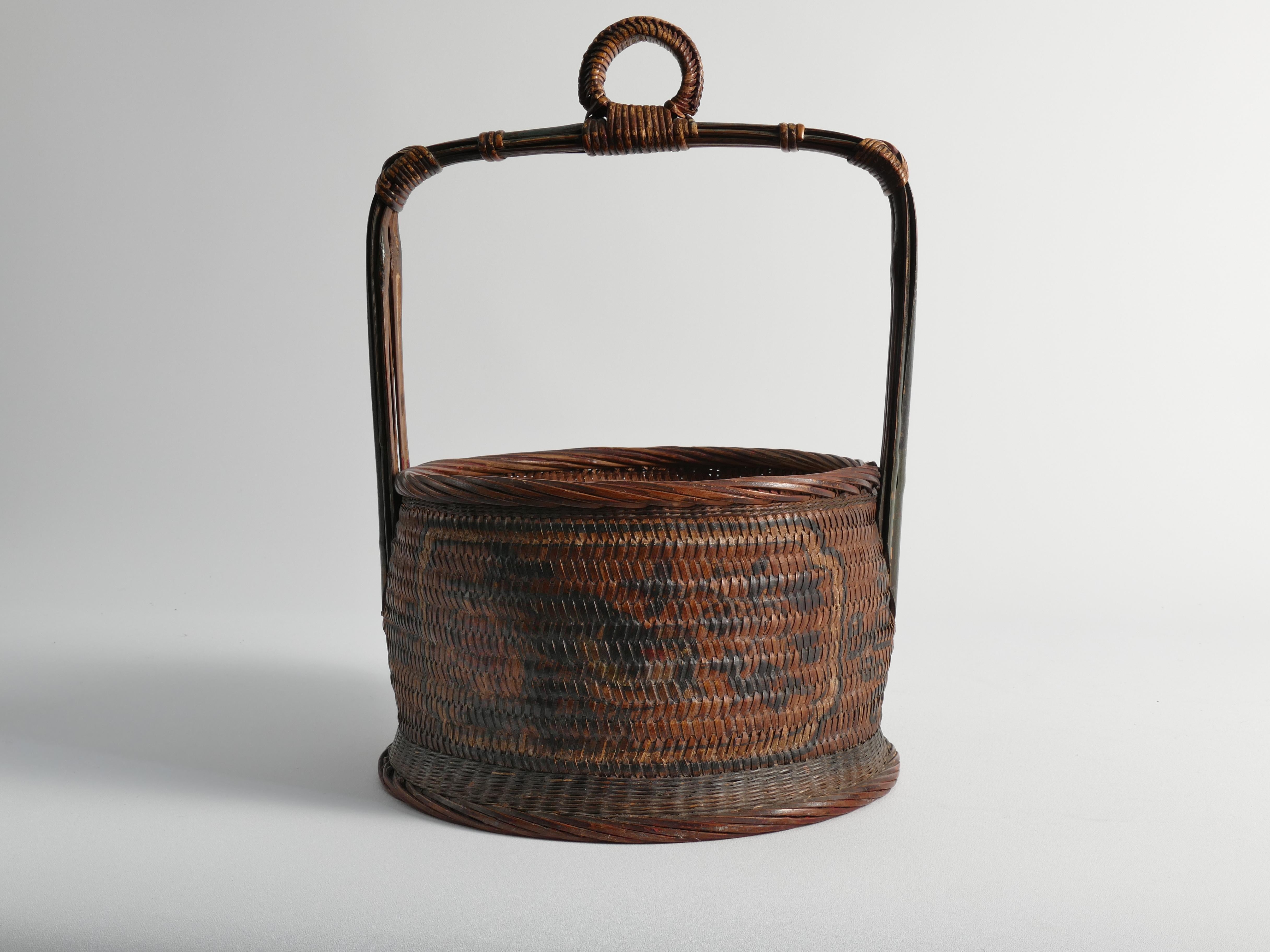 Early 20th Century Chinese Betrothal or Wedding Basket with Peony and Bird motif For Sale 6