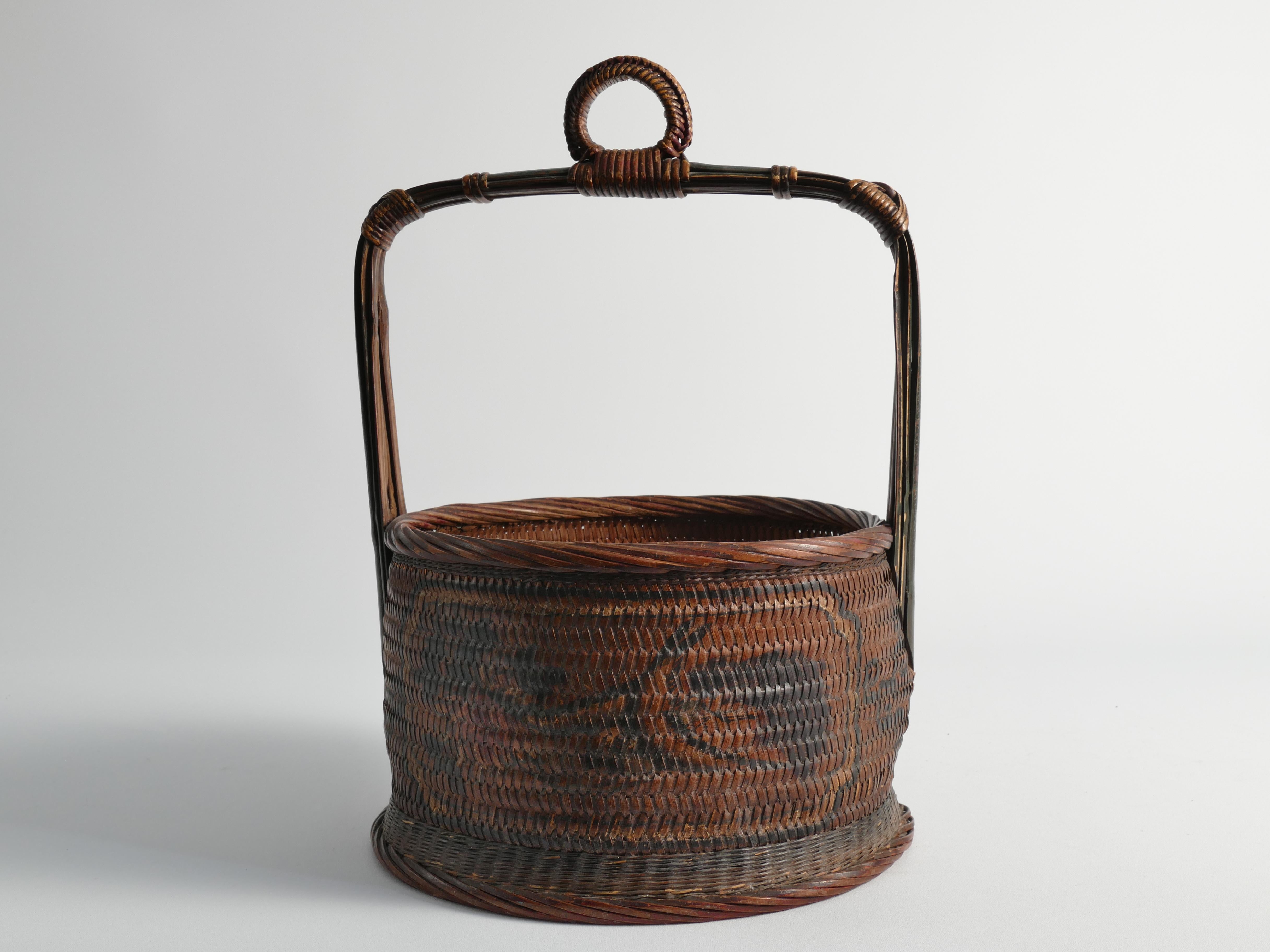 Early 20th Century Chinese Betrothal or Wedding Basket with Peony and Bird motif For Sale 7