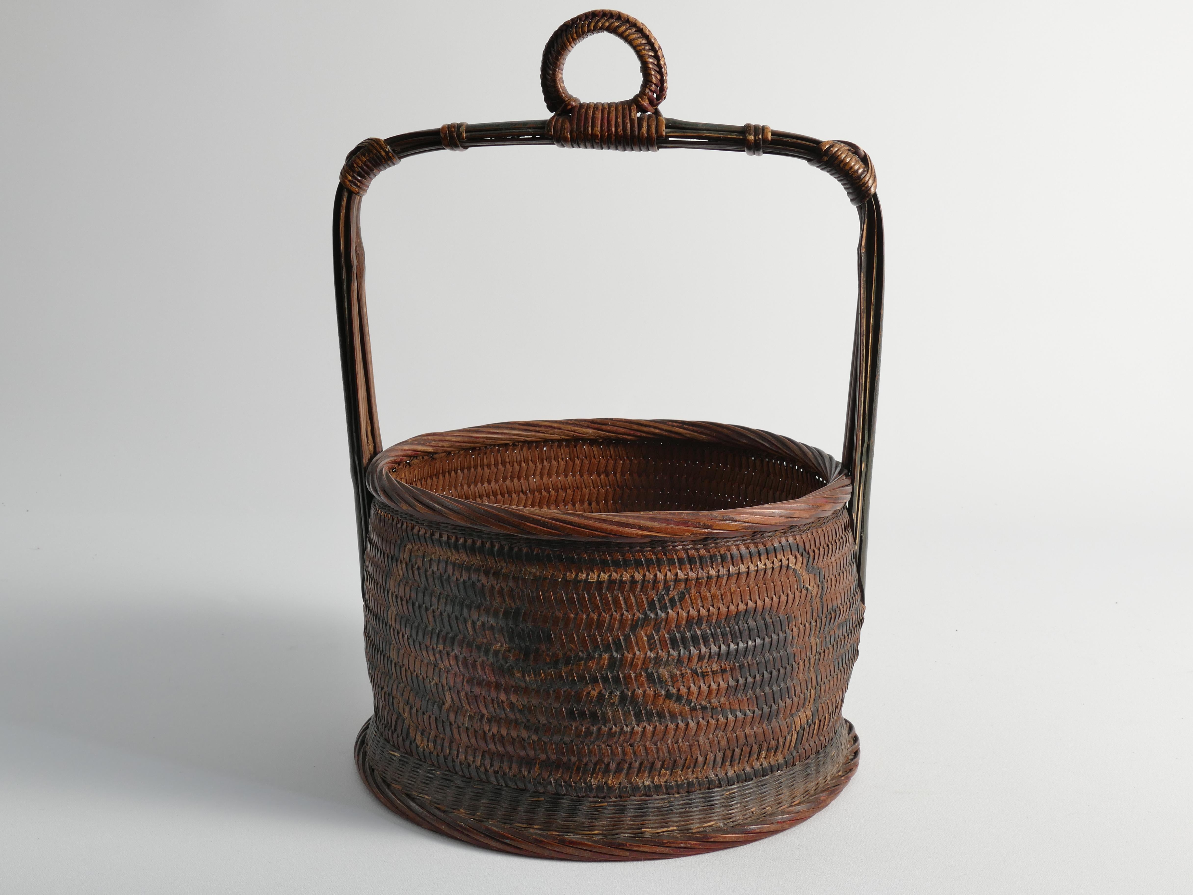 Early 20th Century Chinese Betrothal or Wedding Basket with Peony and Bird motif For Sale 8