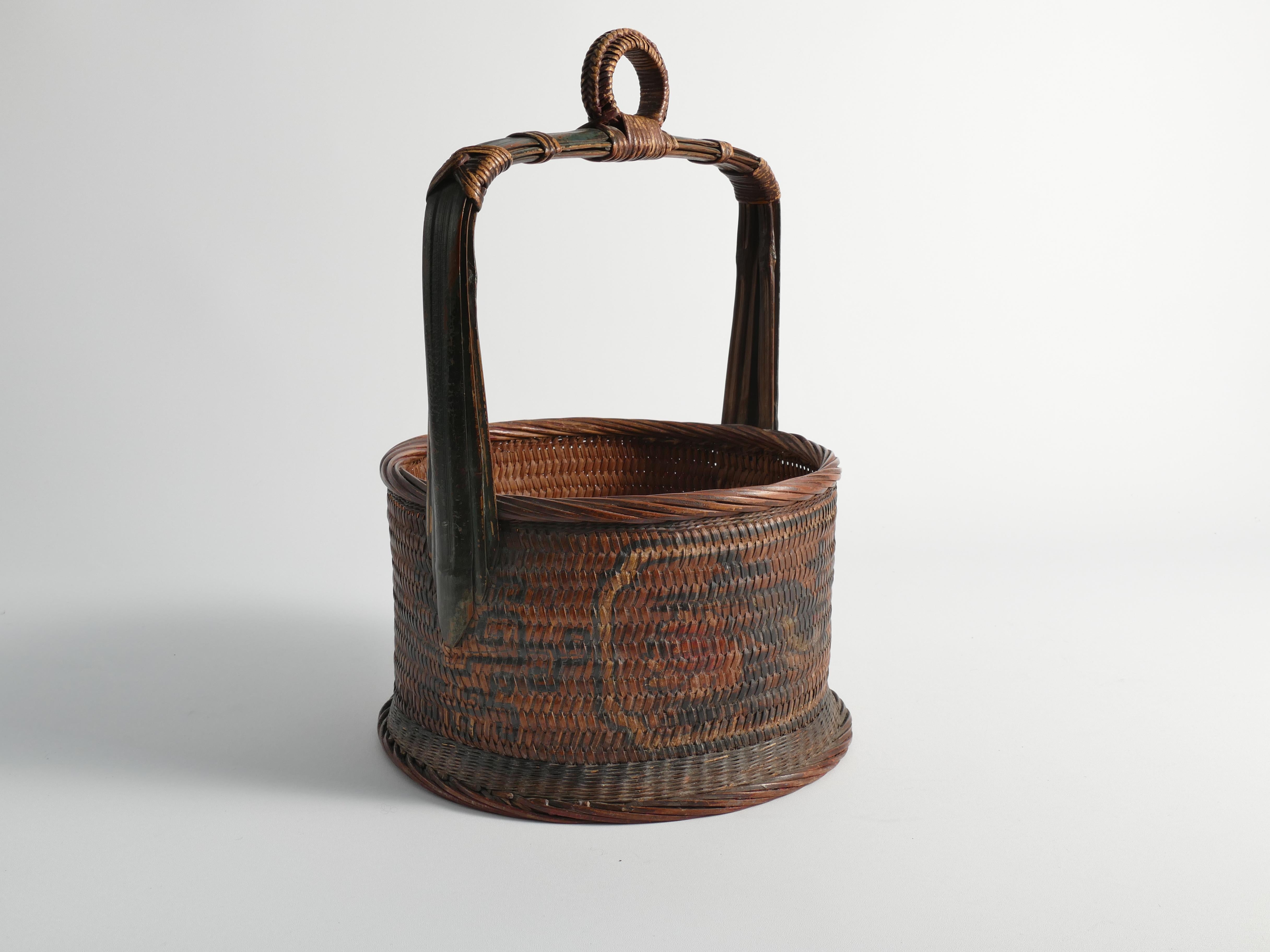 Early 20th Century Chinese Betrothal or Wedding Basket with Peony and Bird motif For Sale 11