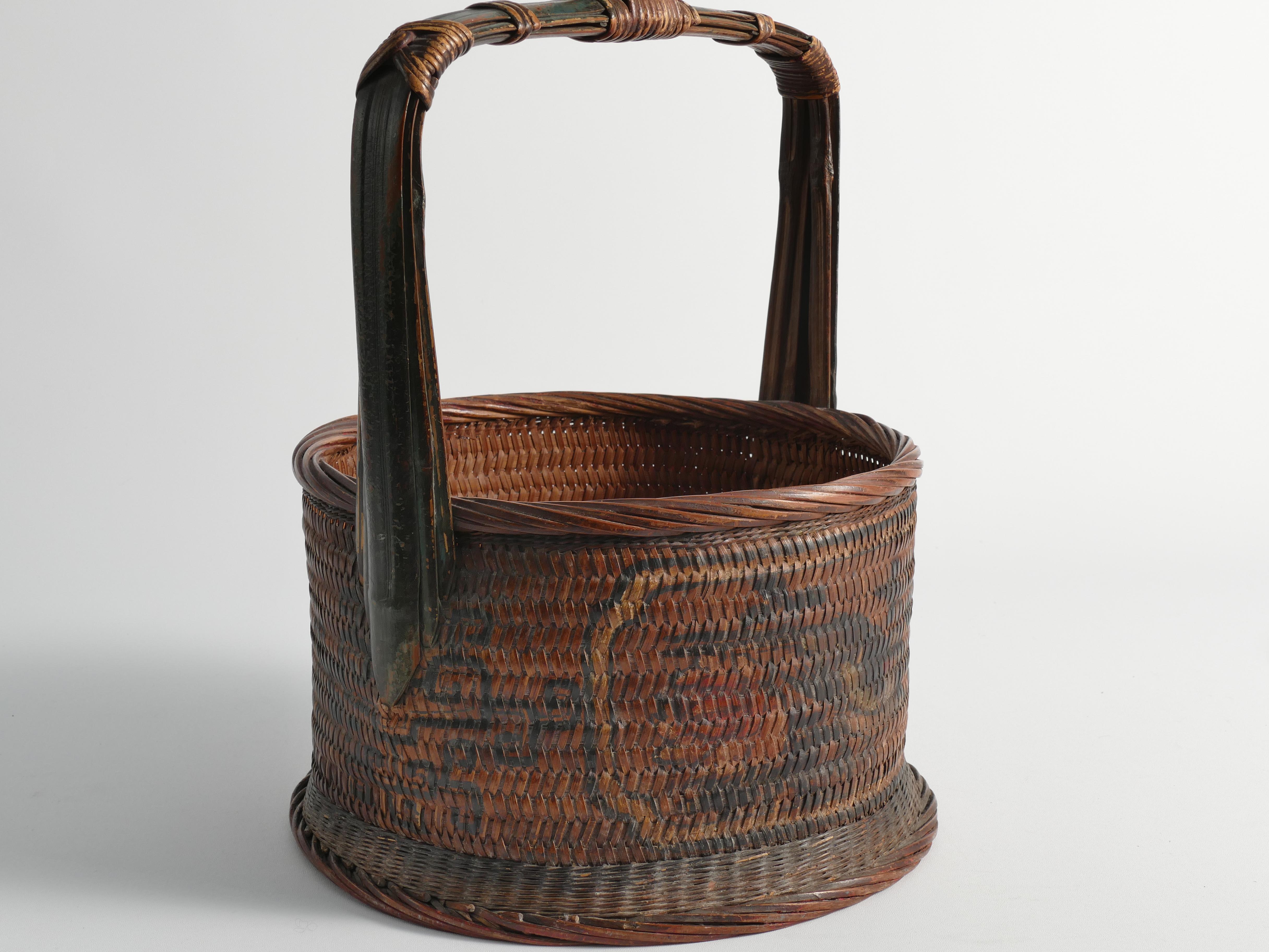 Early 20th Century Chinese Betrothal or Wedding Basket with Peony and Bird motif For Sale 12