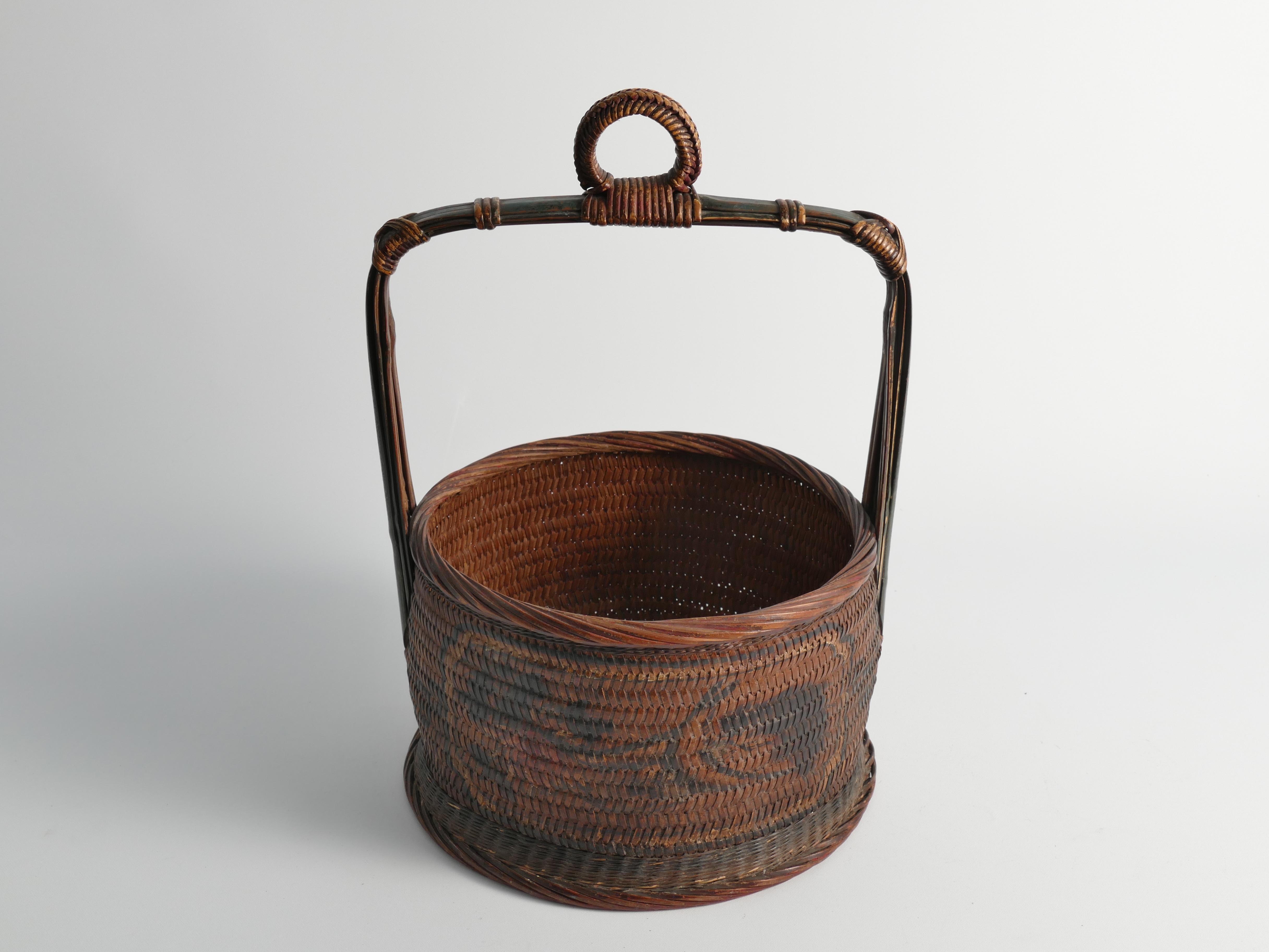 Early 20th Century Chinese Betrothal or Wedding Basket with Peony and Bird motif For Sale 2