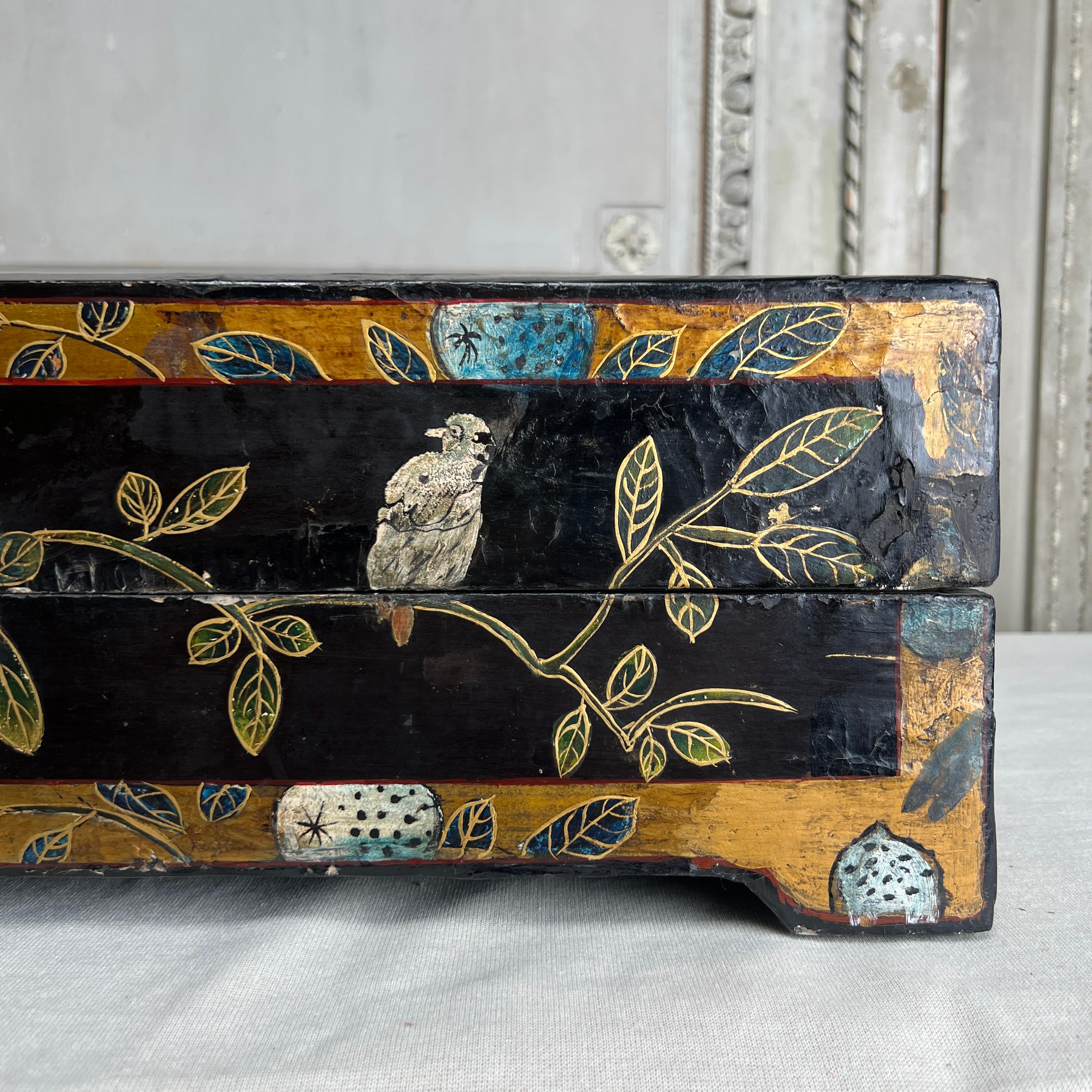 Early 20th Century Chinese Black and Gold Lacquered Box 6