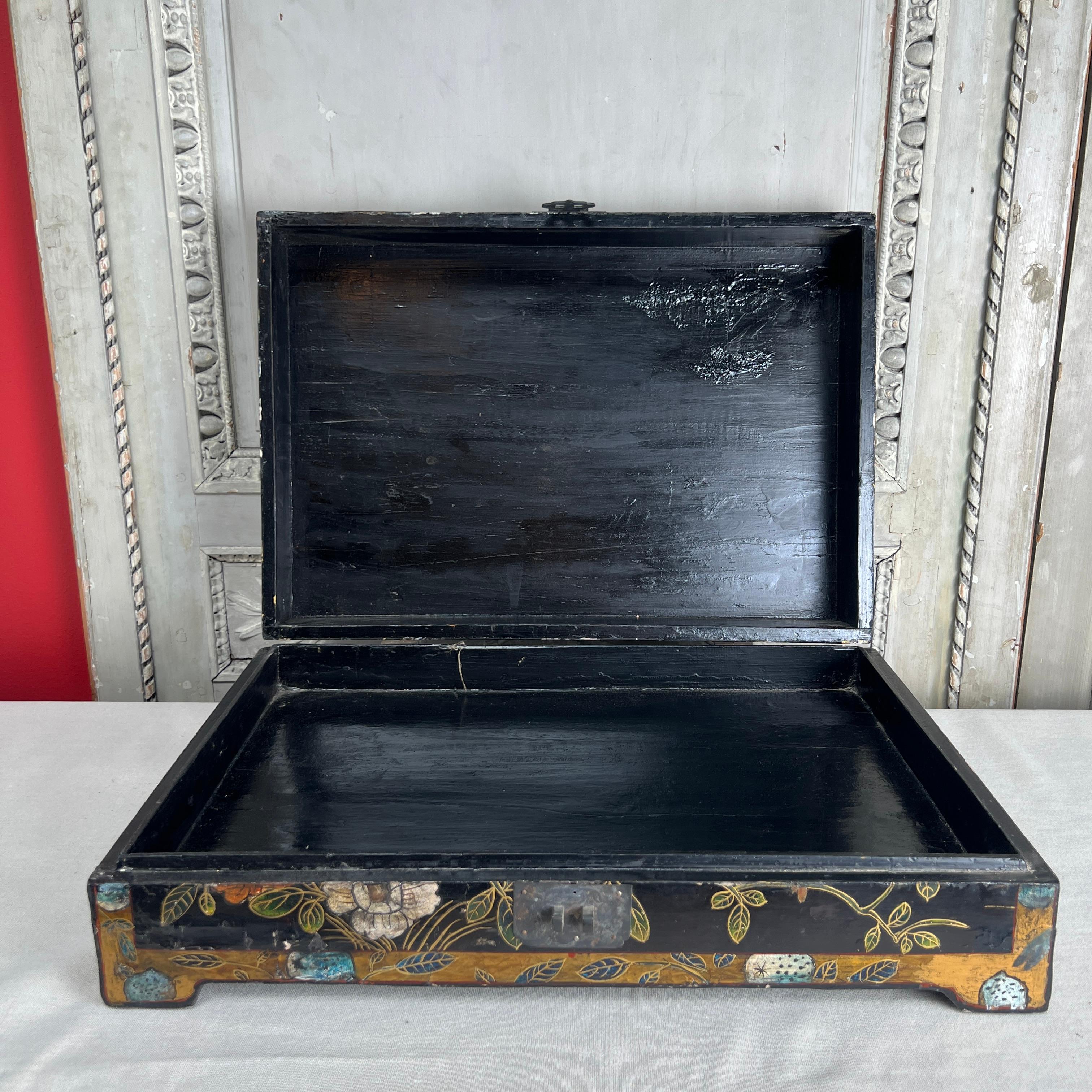 Early 20th Century Chinese Black and Gold Lacquered Box 8