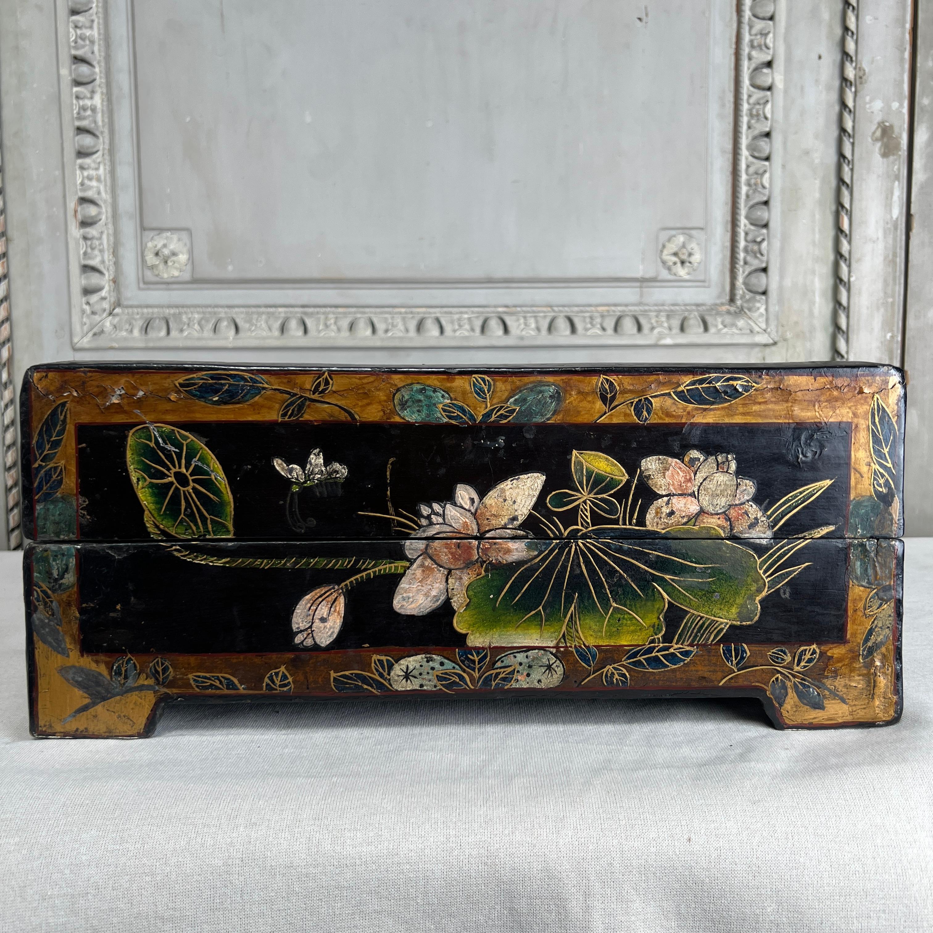 Early 20th Century Chinese Black and Gold Lacquered Box In Good Condition In Dallas, TX