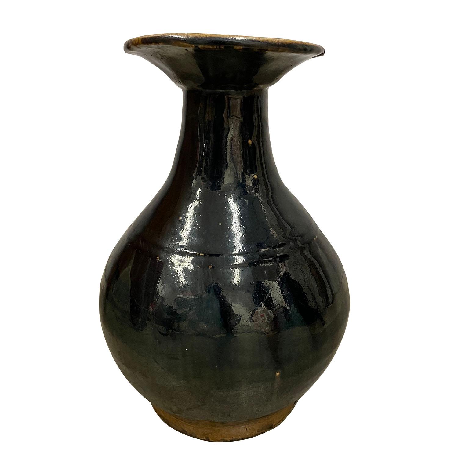 Esportazione cinese Vaso in ceramica a smalto nero cinese dei primi del Novecento in vendita