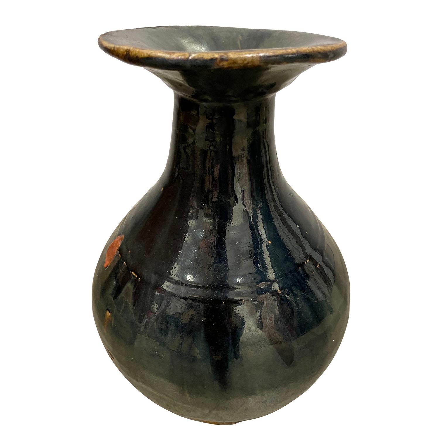 Cinese Vaso in ceramica a smalto nero cinese dei primi del Novecento in vendita