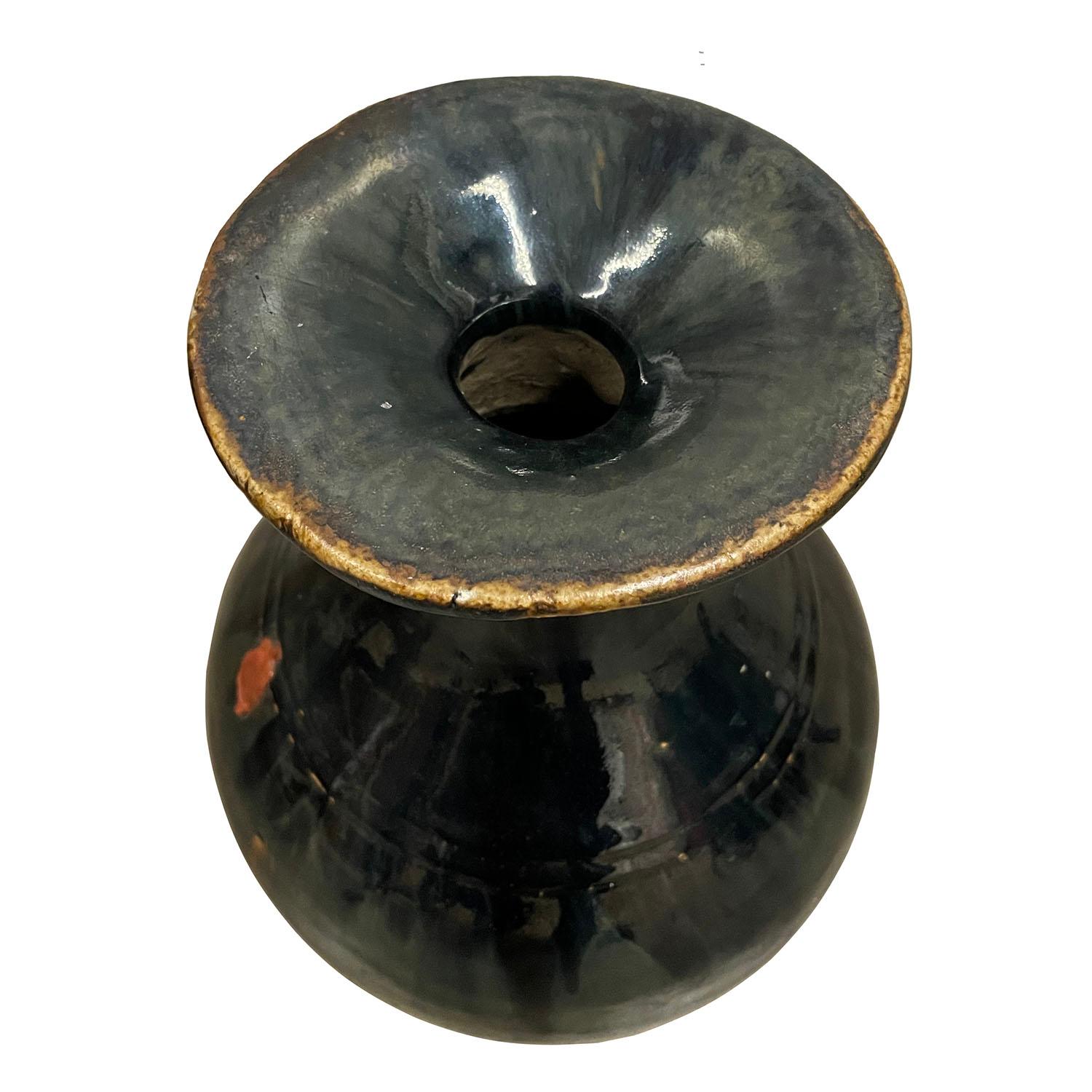 Smaltato Vaso in ceramica a smalto nero cinese dei primi del Novecento in vendita